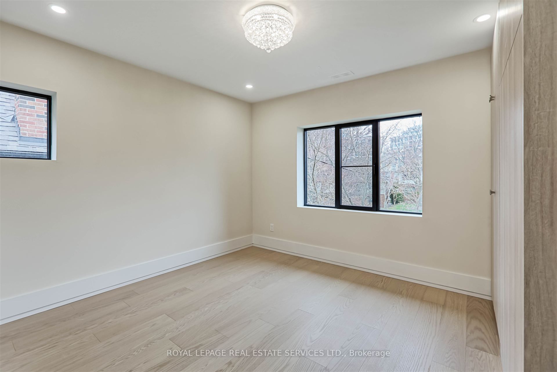 324 Riverside Drive Property Photo 31