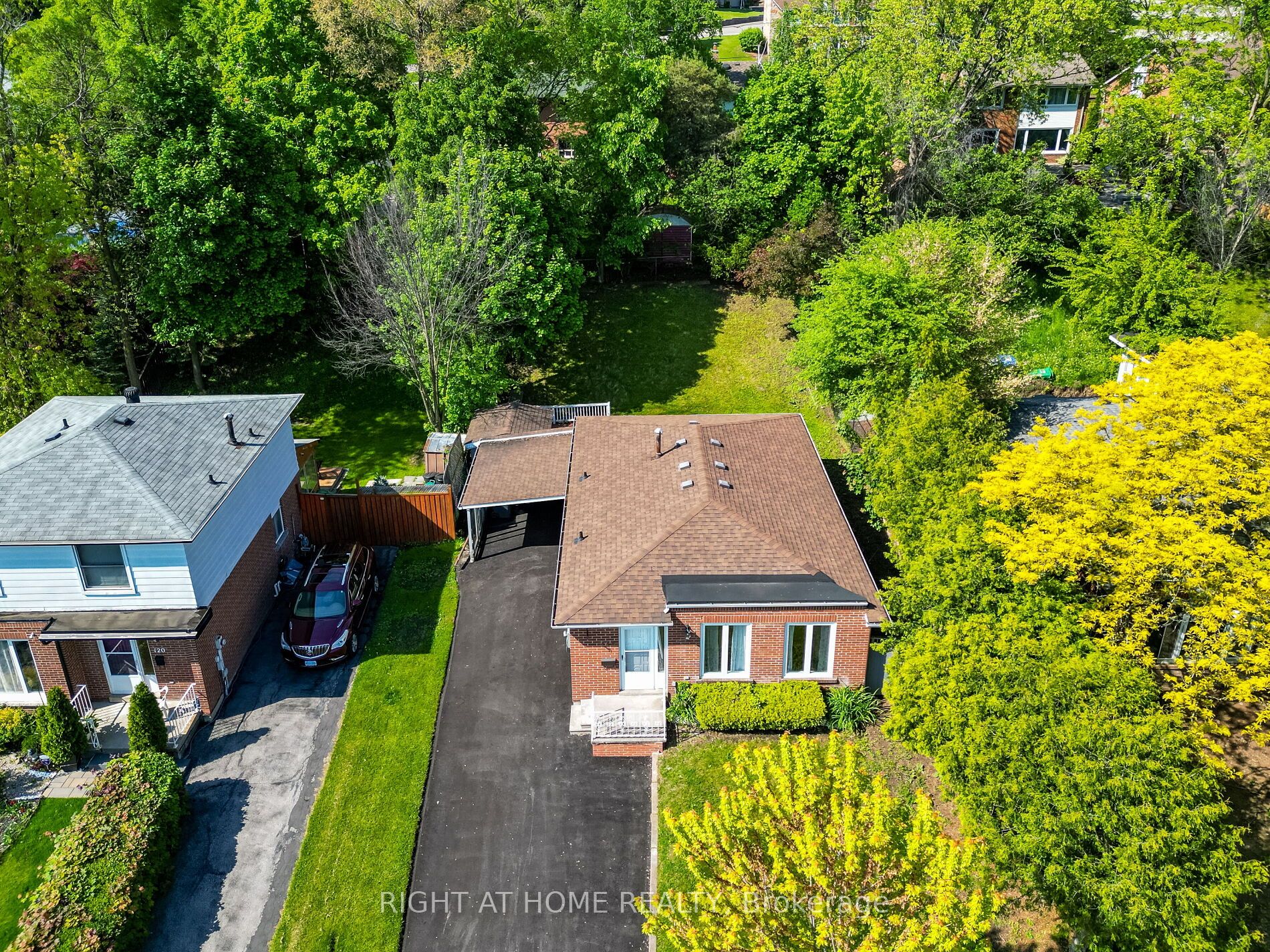 118 Bonham Boulevard Property Photo 2