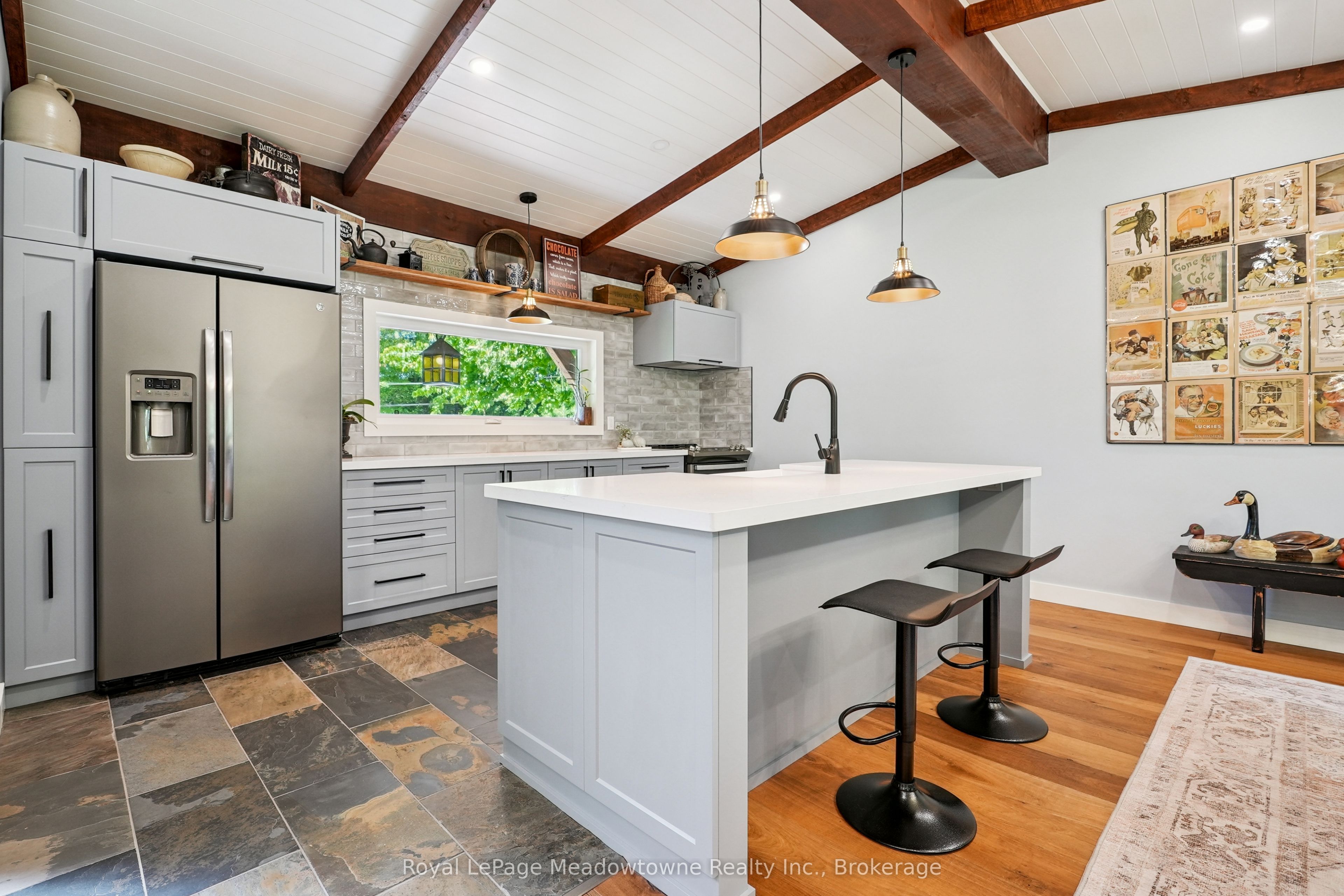 9878 15 Side Road Property Photo 11