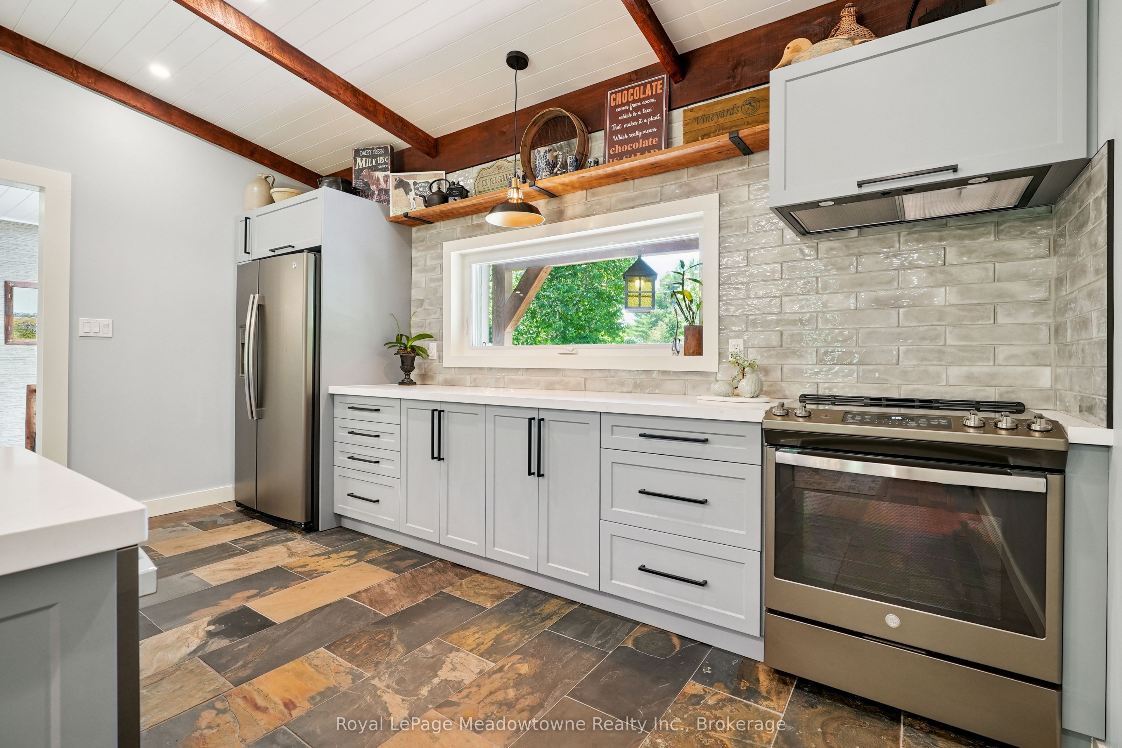 9878 15 Side Road Property Photo 13