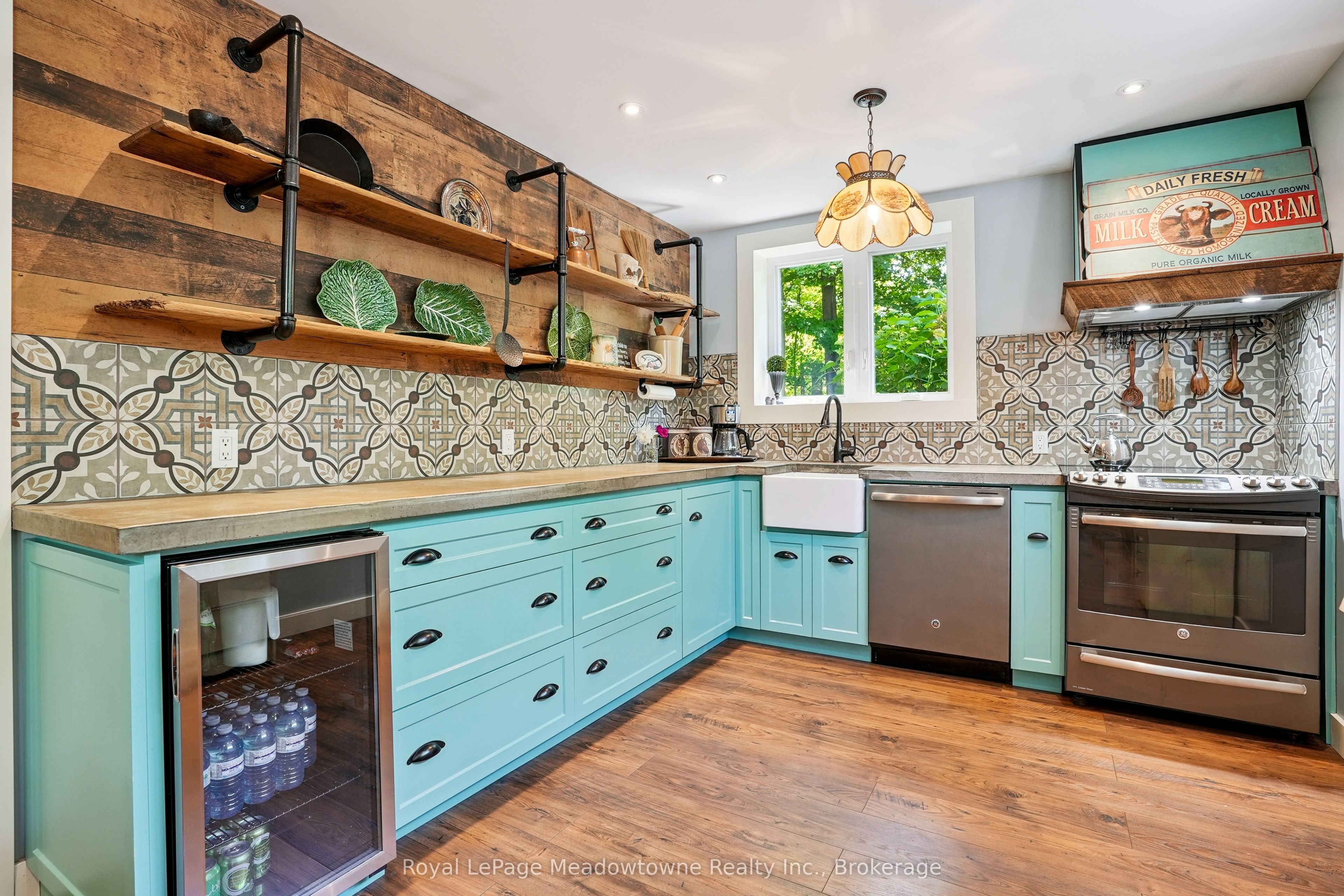 9878 15 Side Road Property Photo 29