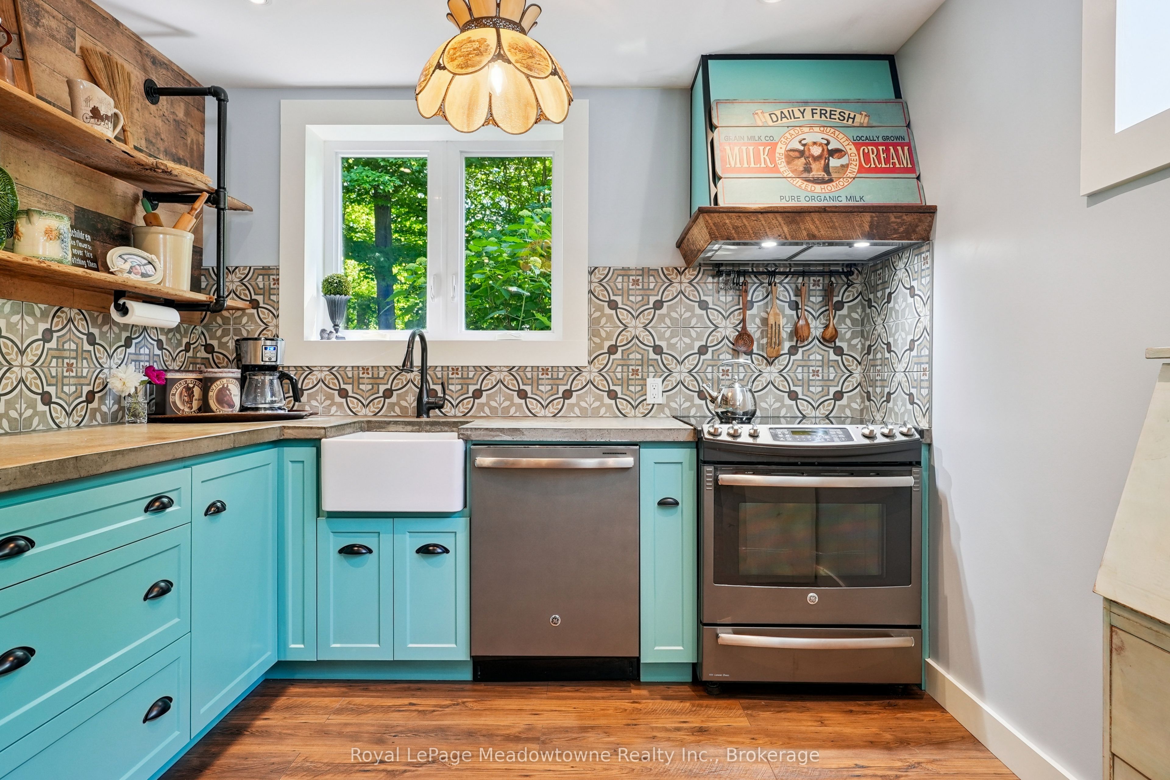 9878 15 Side Road Property Photo 30