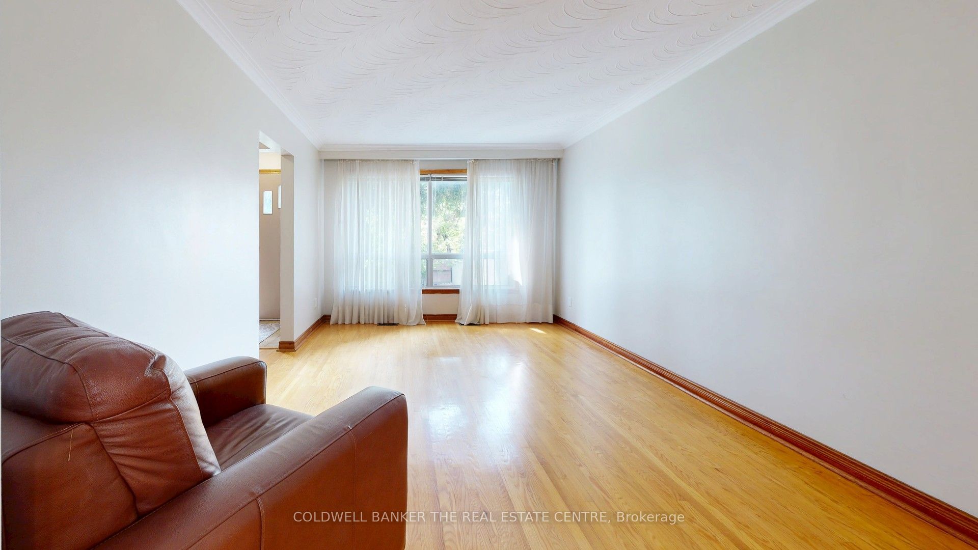 947 Saint Clarens Avenue Property Photo 4