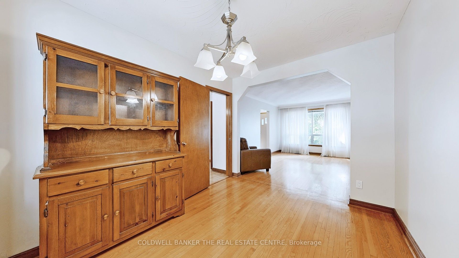 947 Saint Clarens Avenue Property Photo 6
