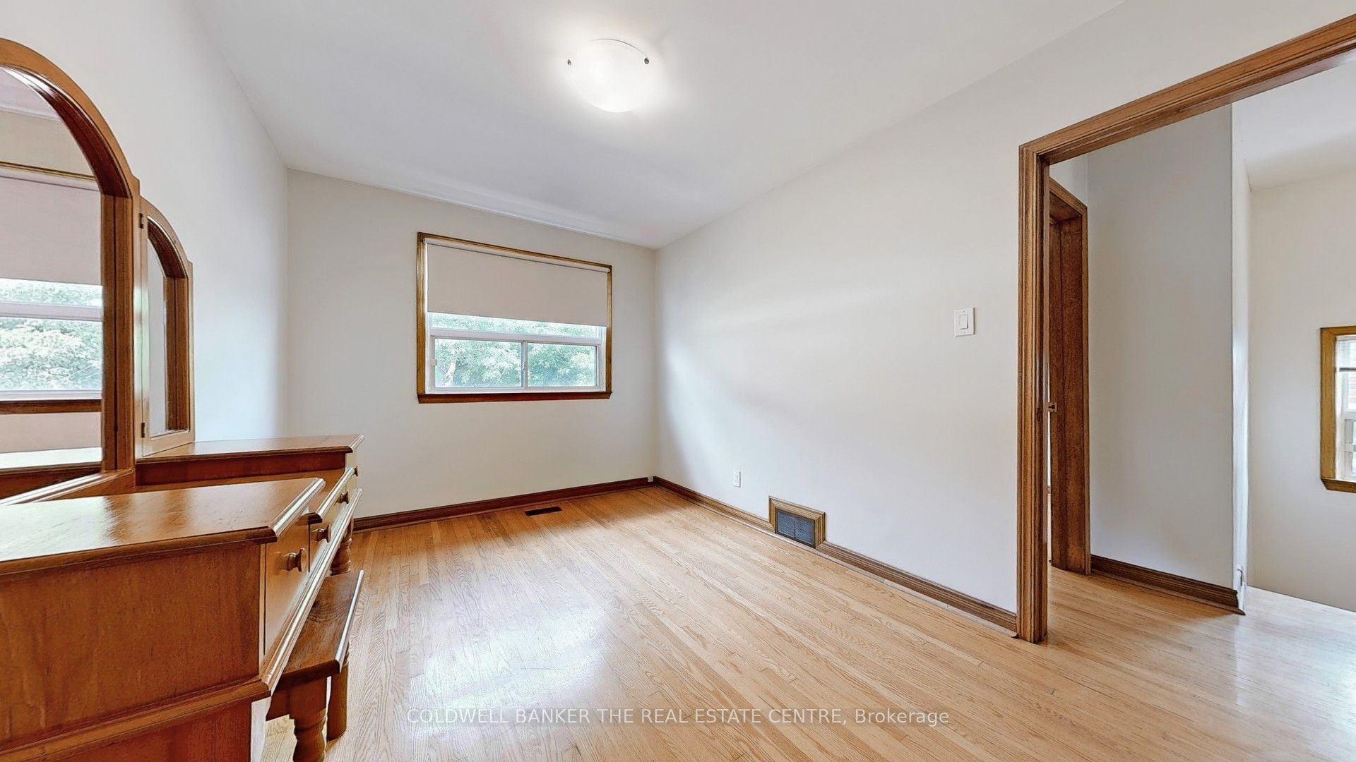 947 Saint Clarens Avenue Property Photo 12
