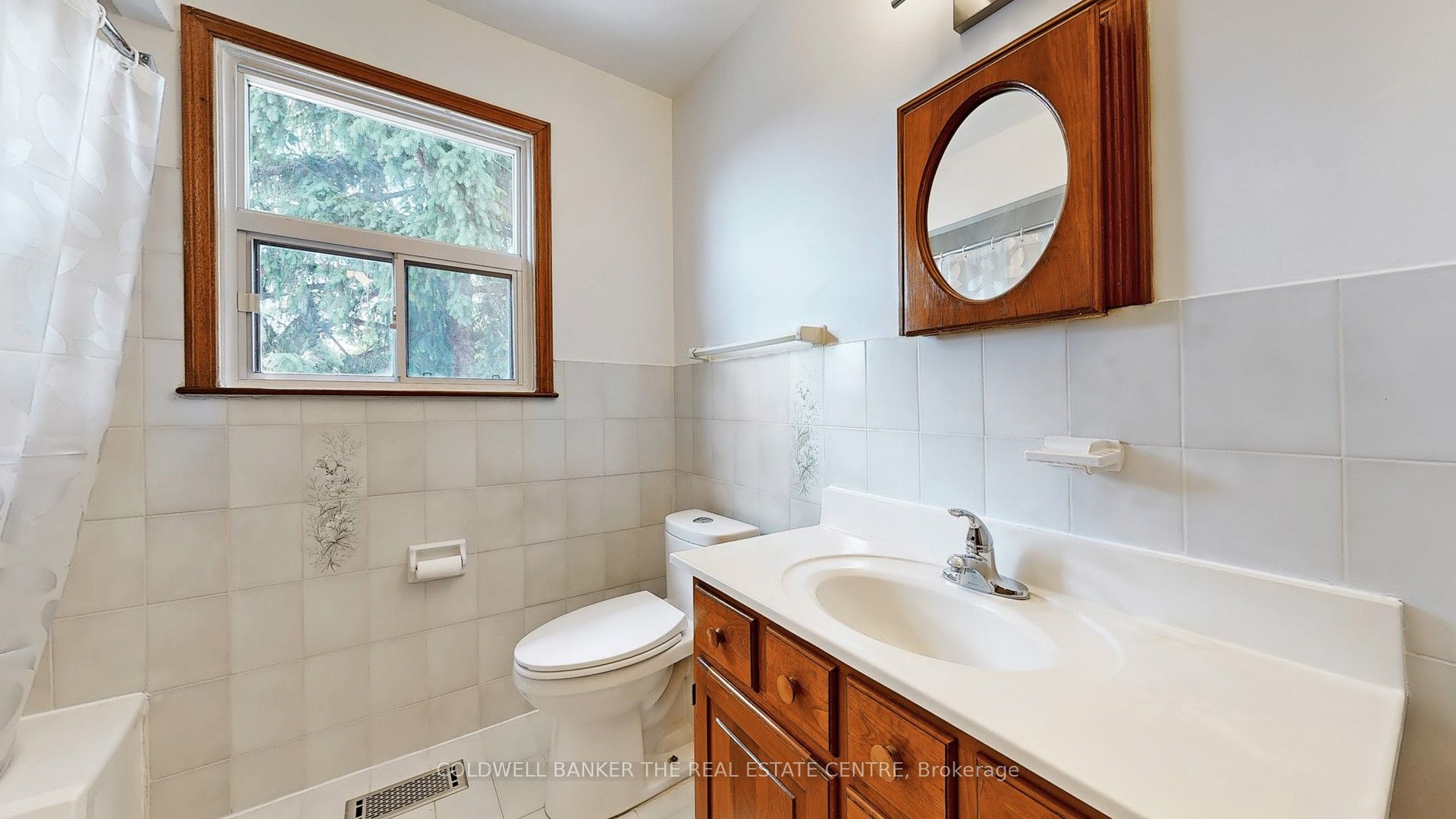 947 Saint Clarens Avenue Property Photo 17