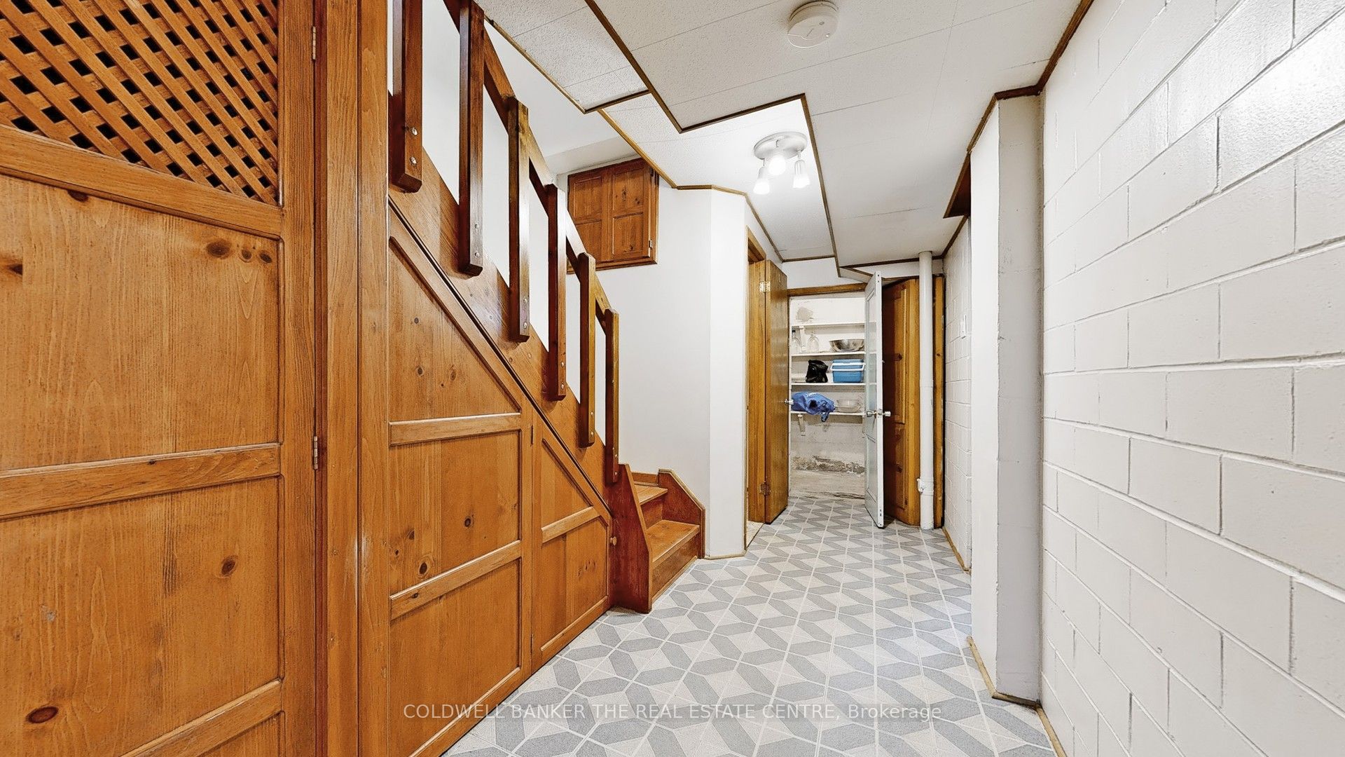 947 Saint Clarens Avenue Property Photo 18