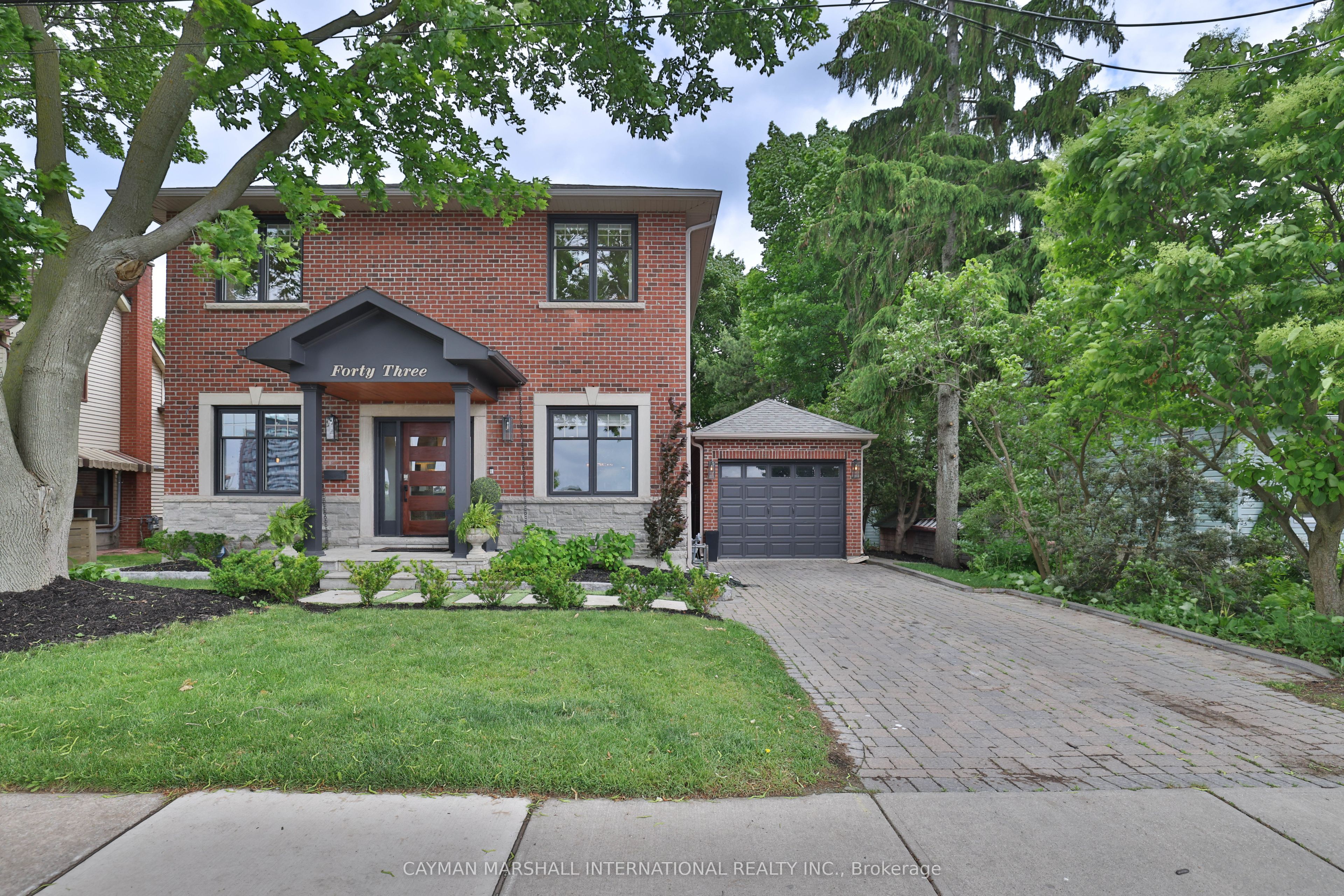 43 Mississauga Road S Property Photo 1