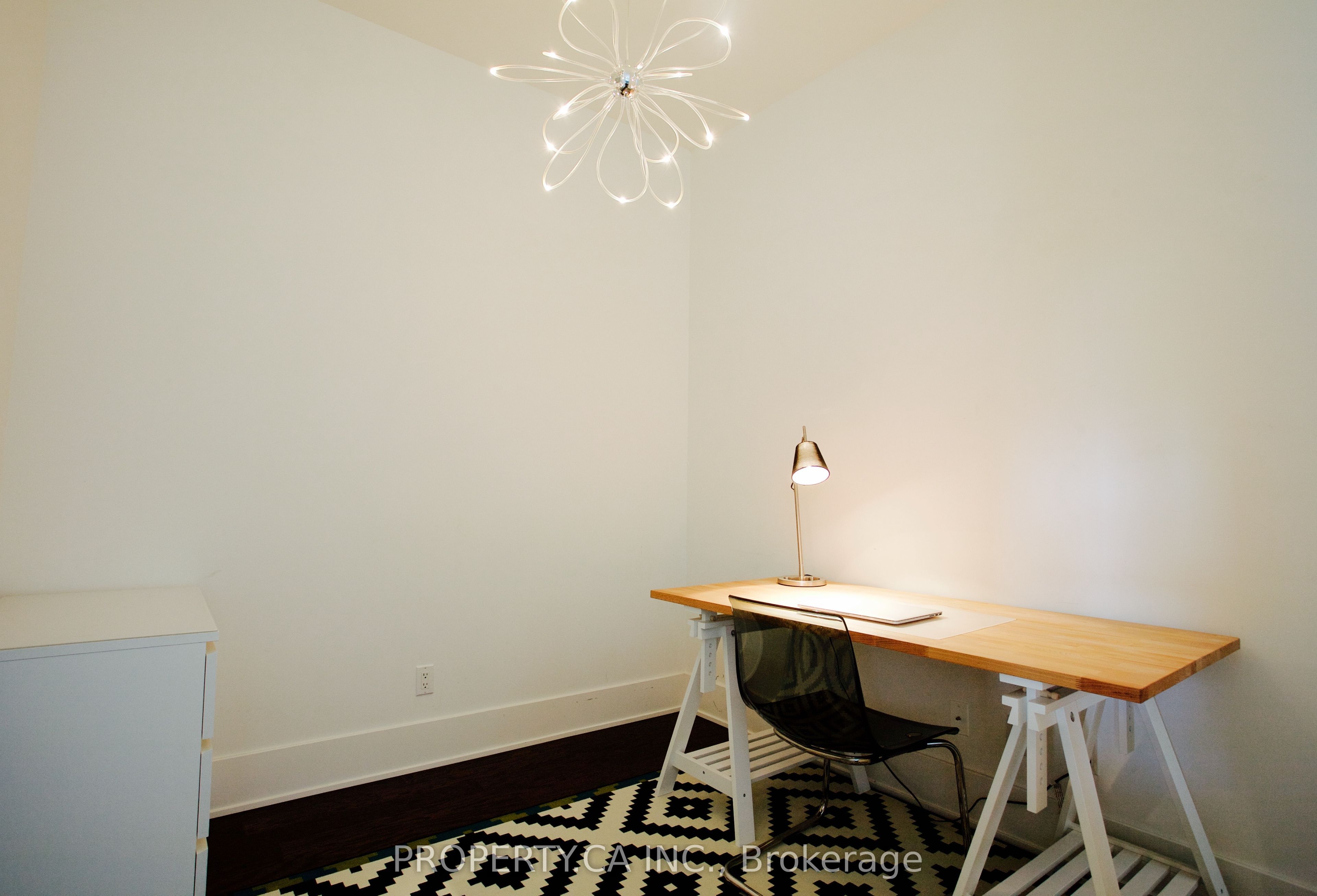 103 The Queensway N/a 2815 Property Photo 5