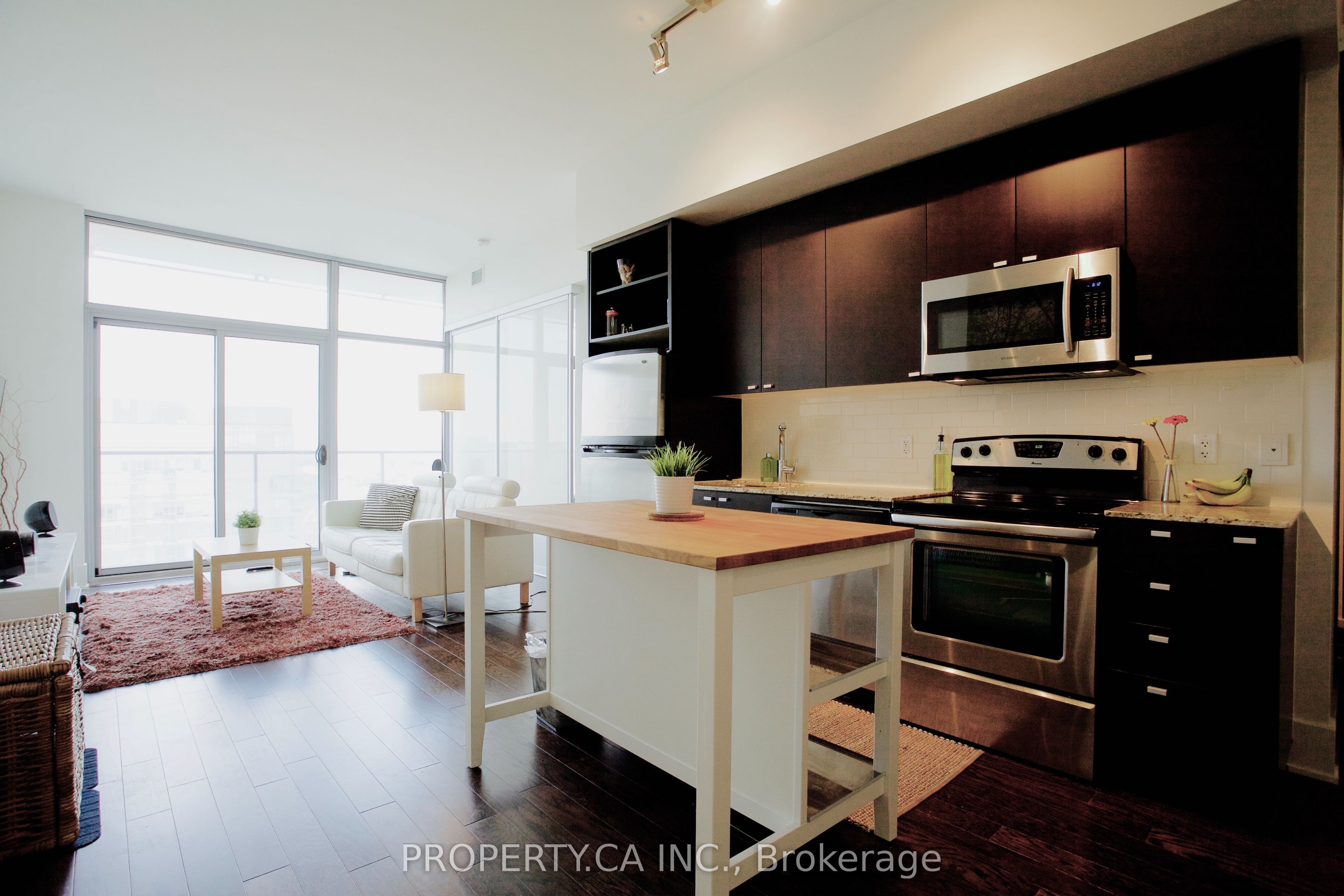 103 The Queensway N/a 2815 Property Photo 17