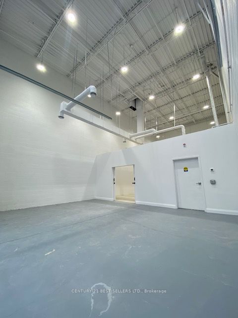 #8 - 1162 King Road Property Photo 13