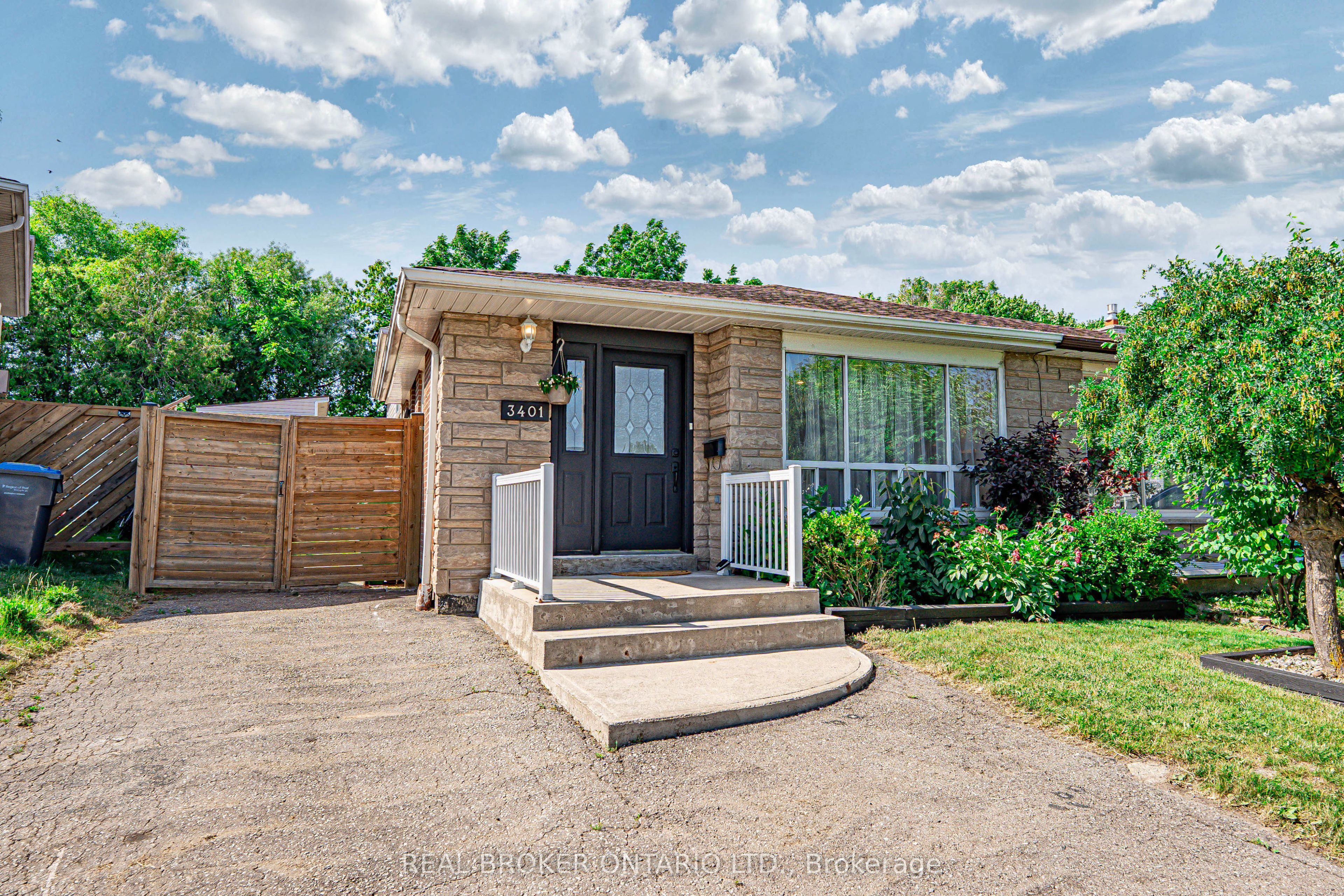 3401 Oakglade Crescent Property Photo 1