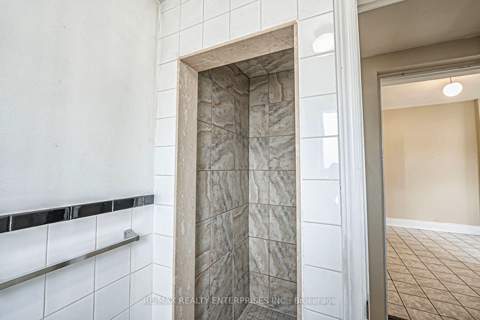 914 Dovercourt Road Property Photo 12