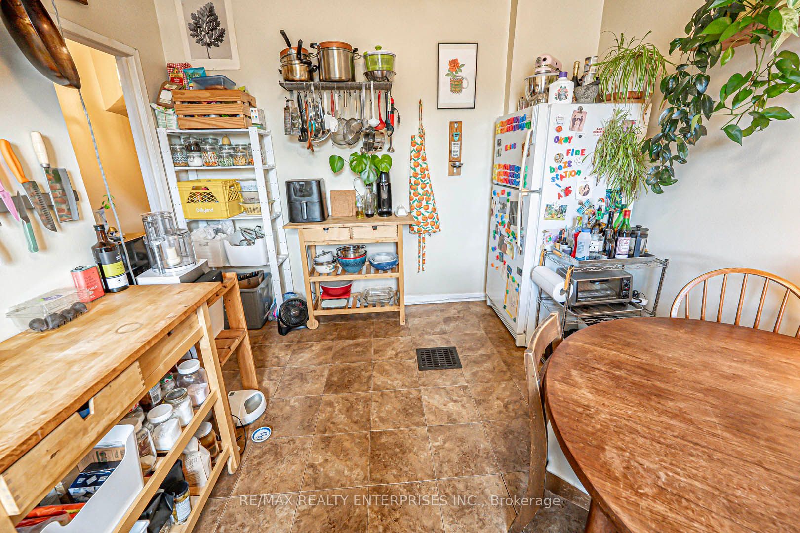 914 Dovercourt Road Property Photo 17