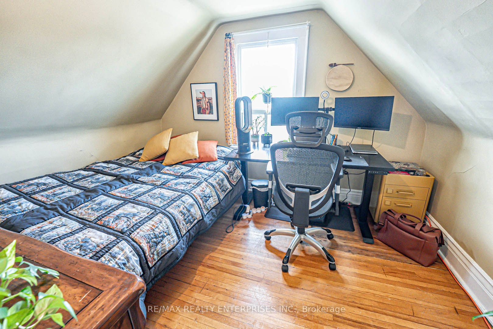 914 Dovercourt Road Property Photo 22