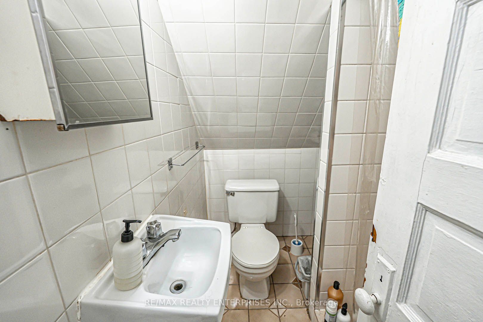 914 Dovercourt Road Property Photo 23