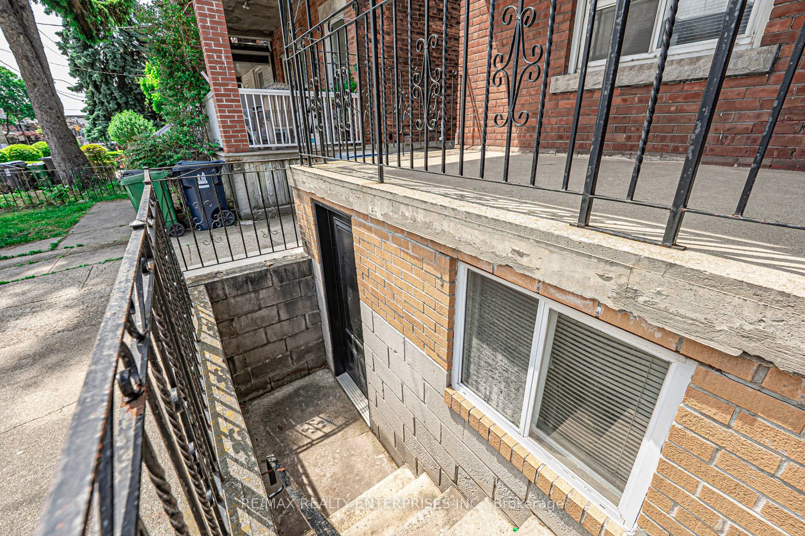 914 Dovercourt Road Property Photo 25