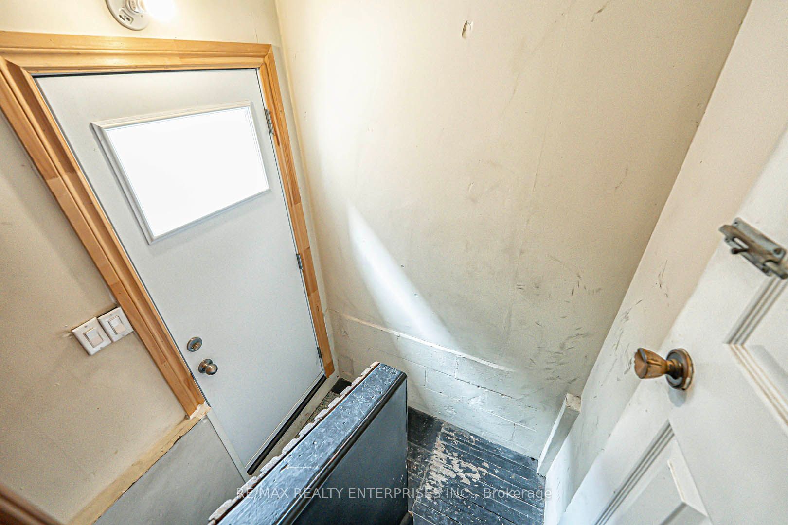 914 Dovercourt Road Property Photo 28