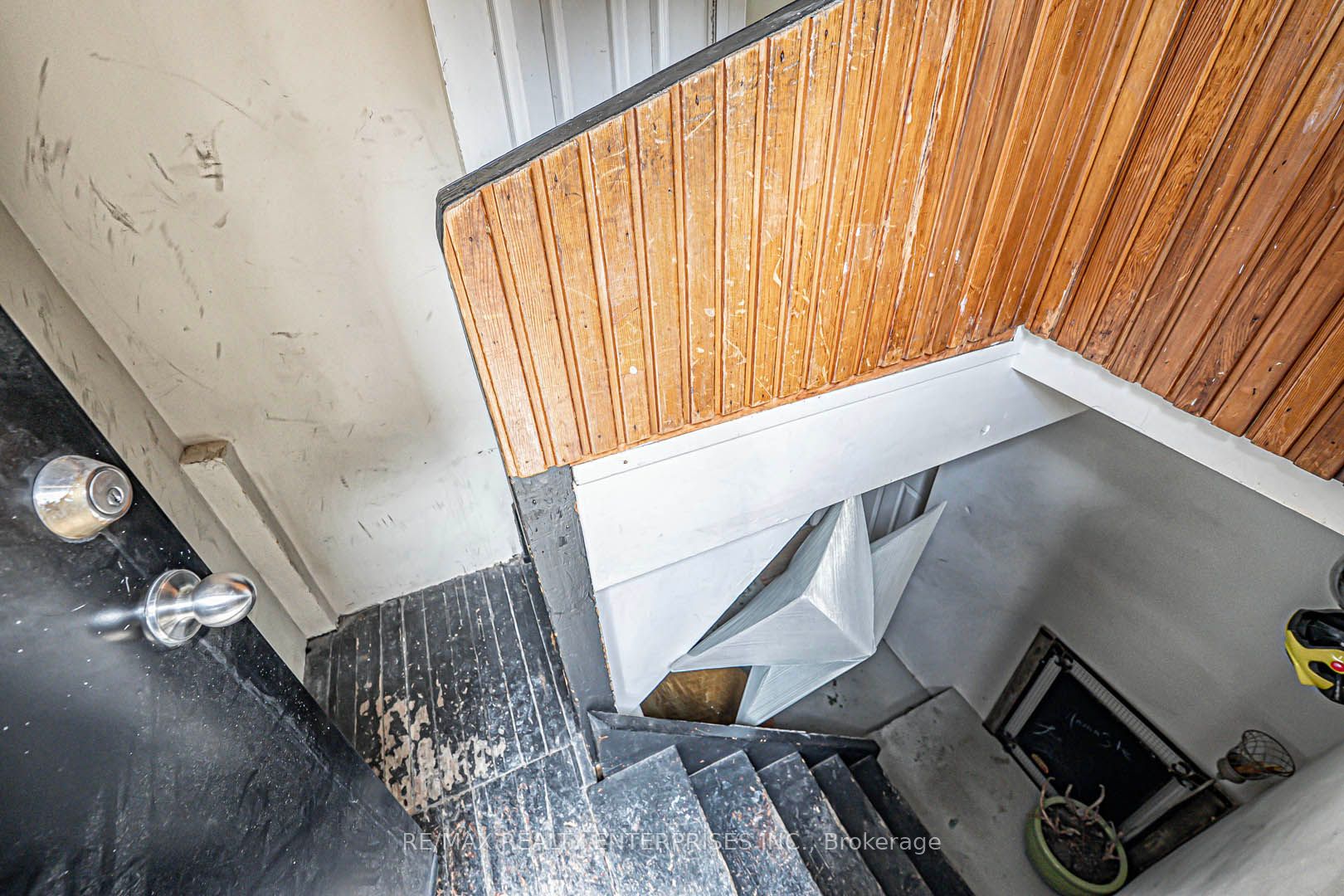 914 Dovercourt Road Property Photo 29