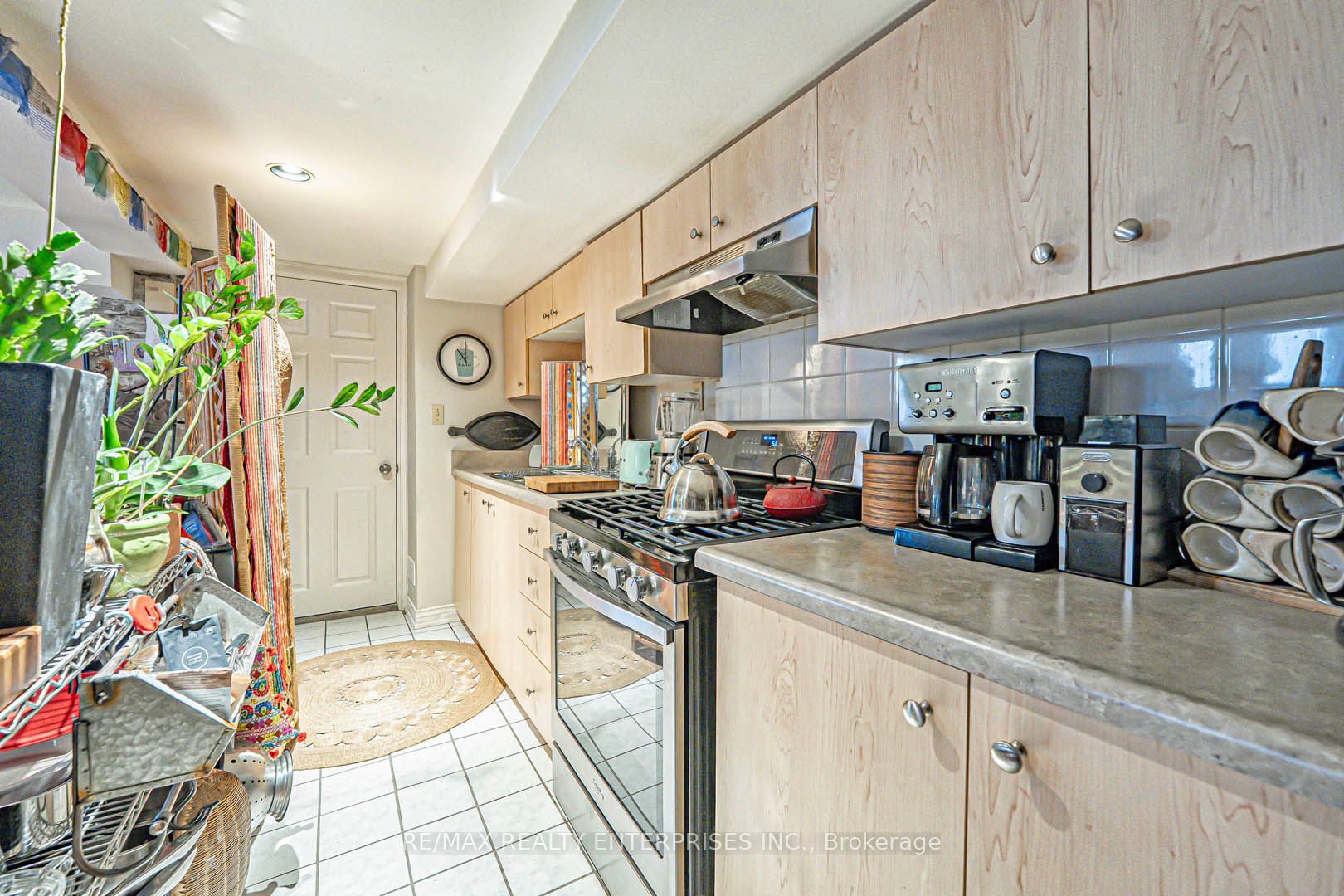 914 Dovercourt Road Property Photo 34