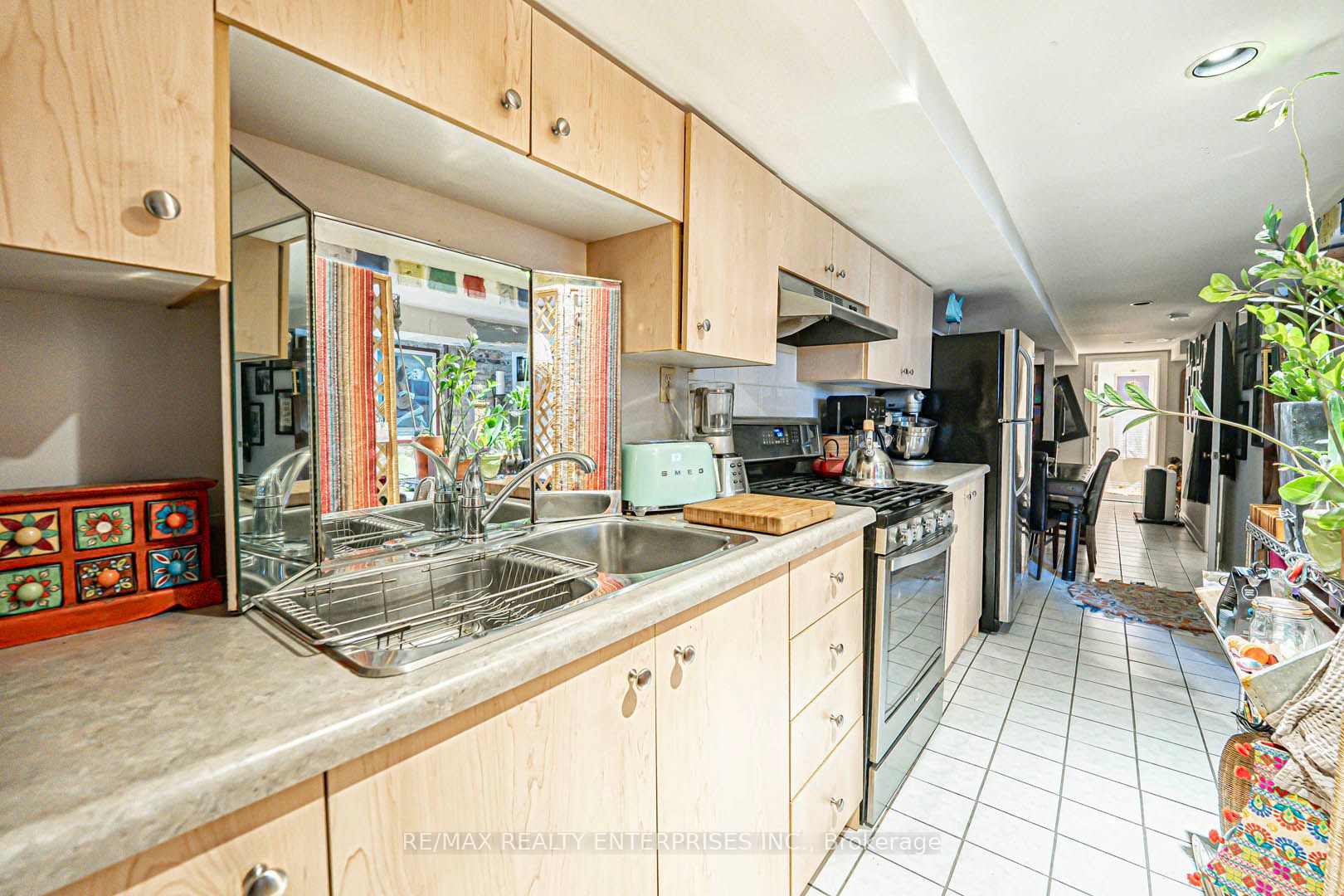 914 Dovercourt Road Property Photo 35