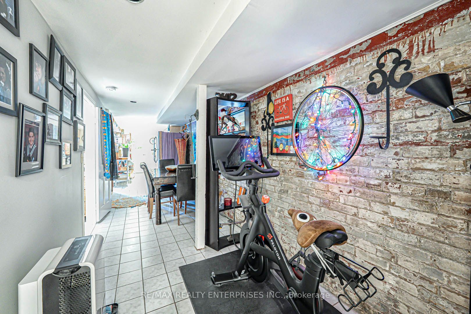 914 Dovercourt Road Property Photo 38