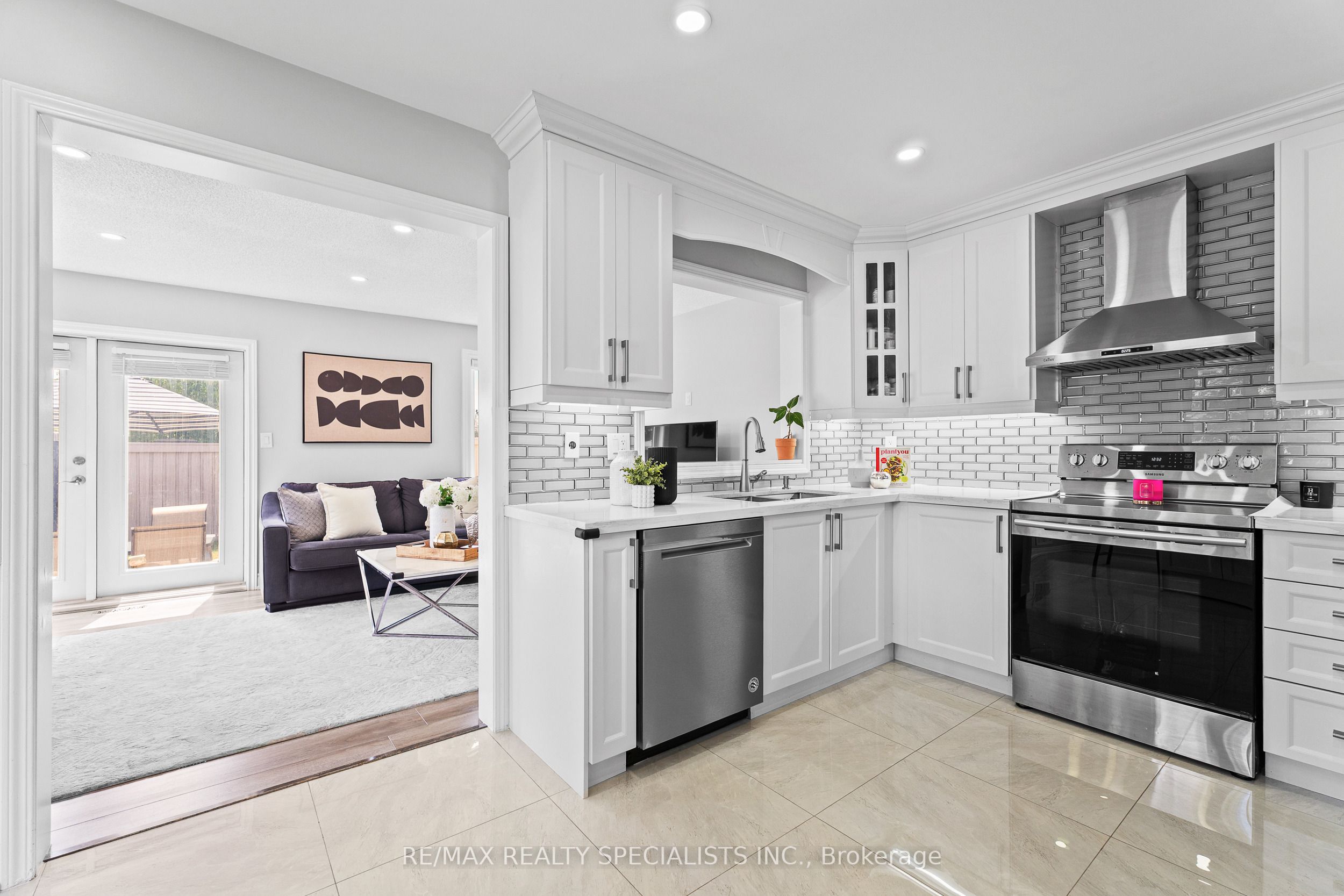 60 Sunny Meadow Boulevard Property Photo 10