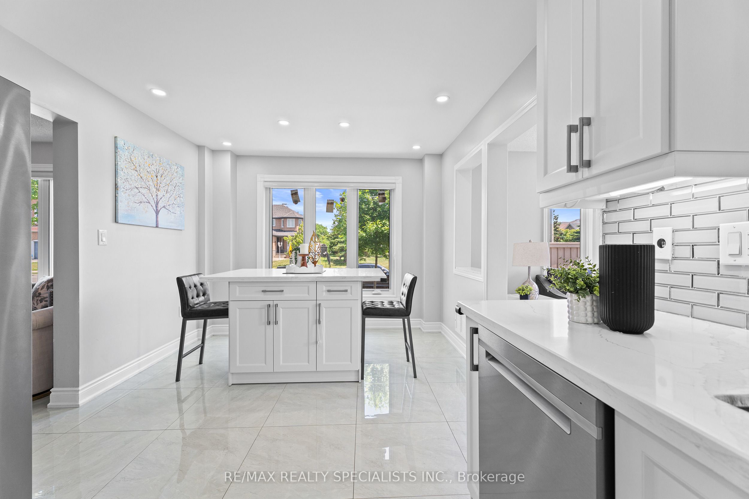 60 Sunny Meadow Boulevard Property Photo 12