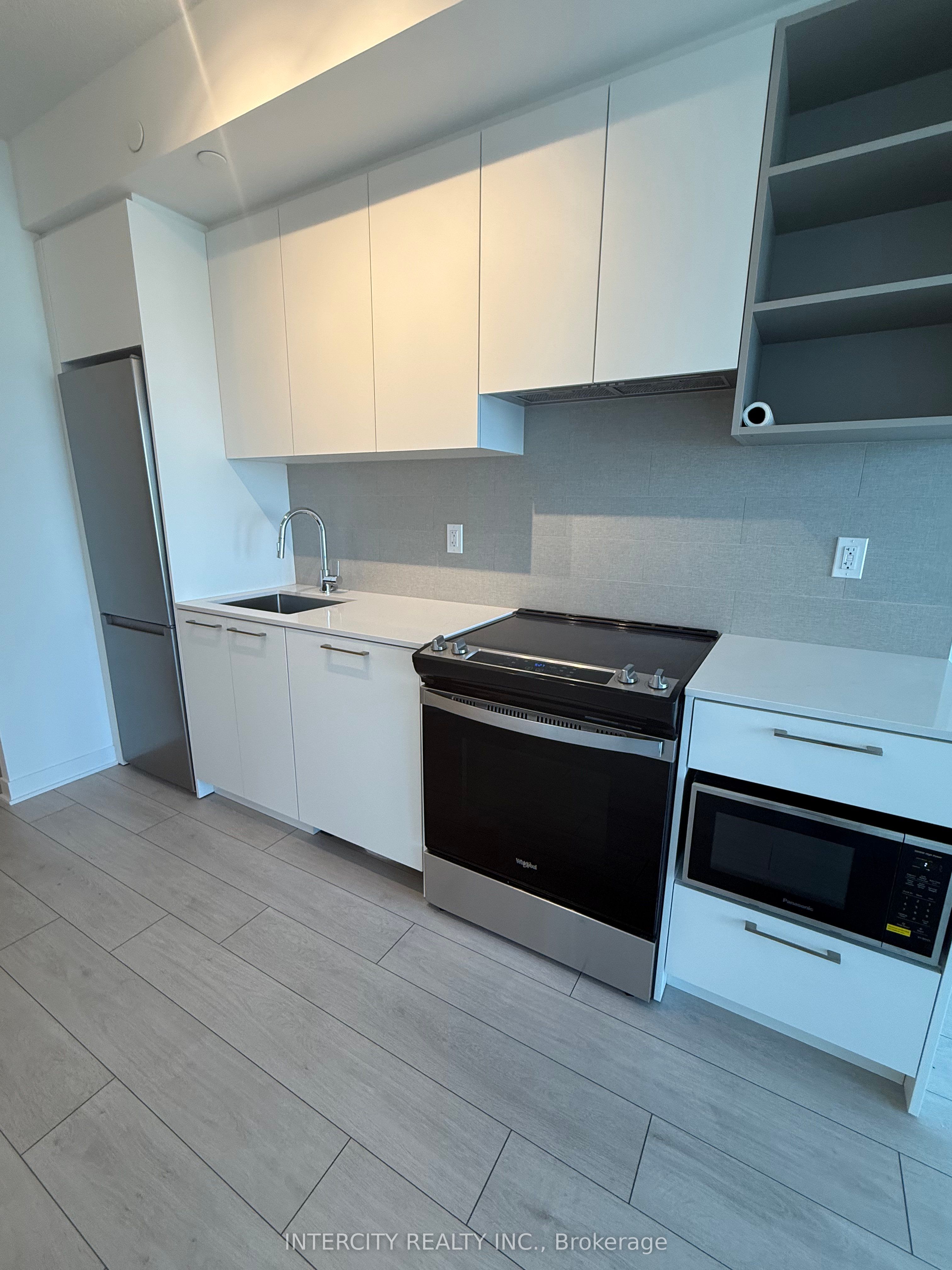 #2112 - 260 Malta Avenue Property Photo 5