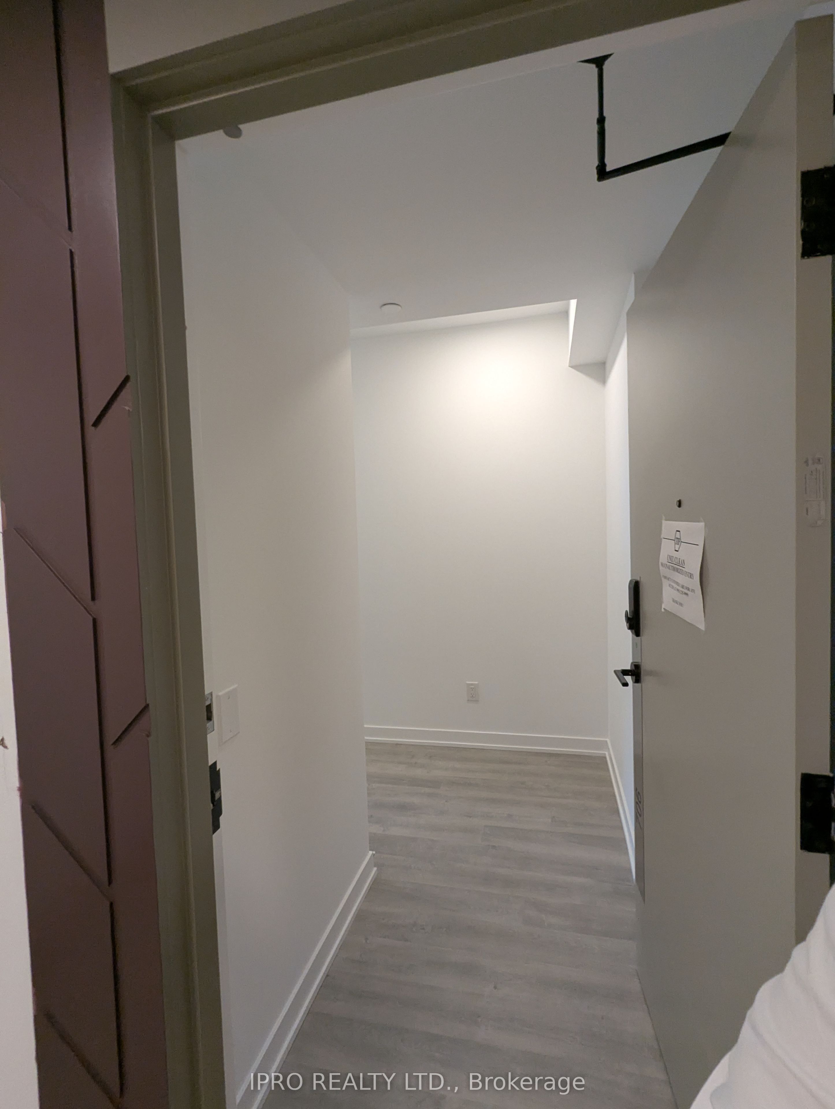 5105 Hurontario Street 706 Property Photo 6