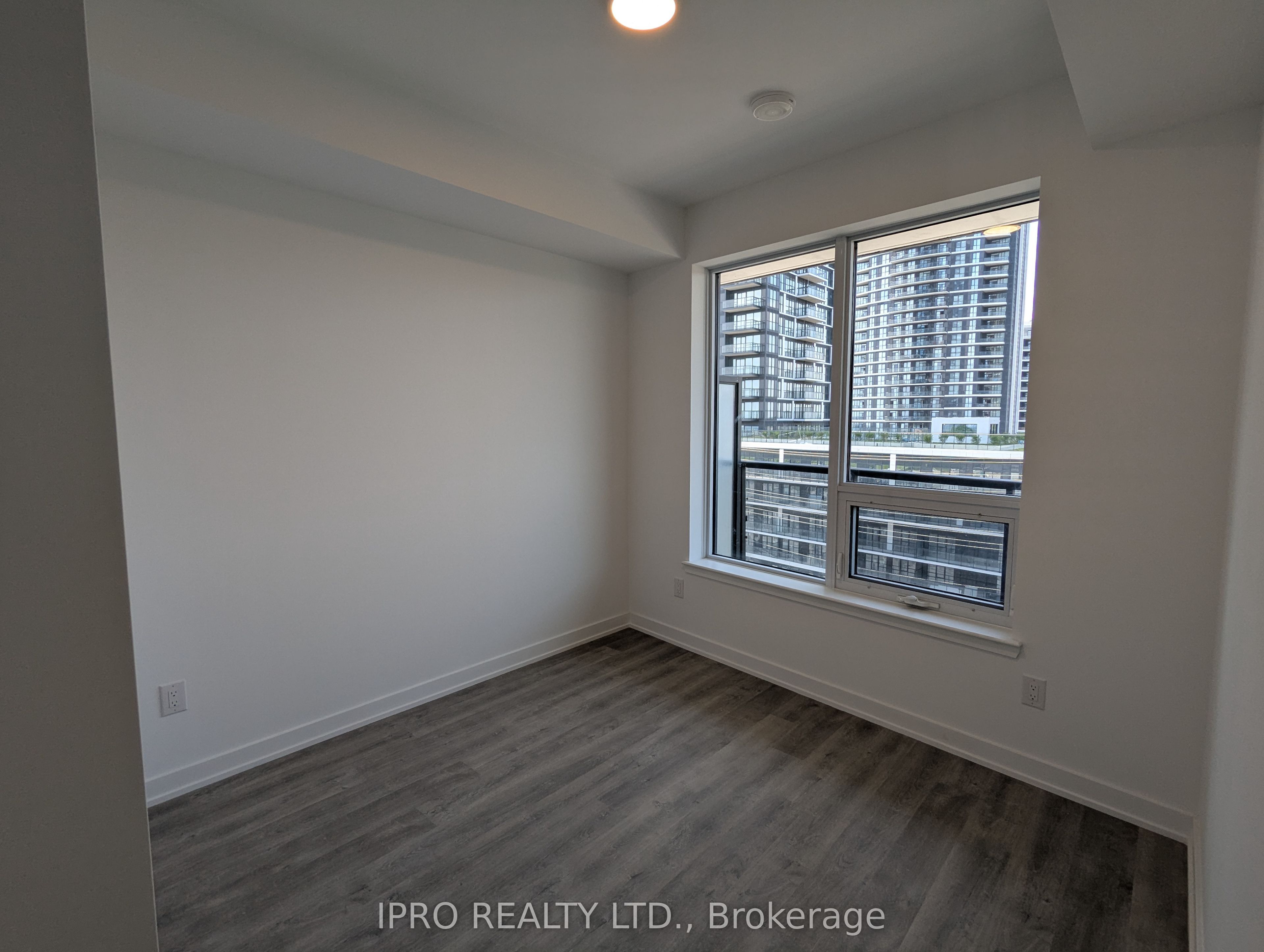 5105 Hurontario Street 706 Property Photo 13