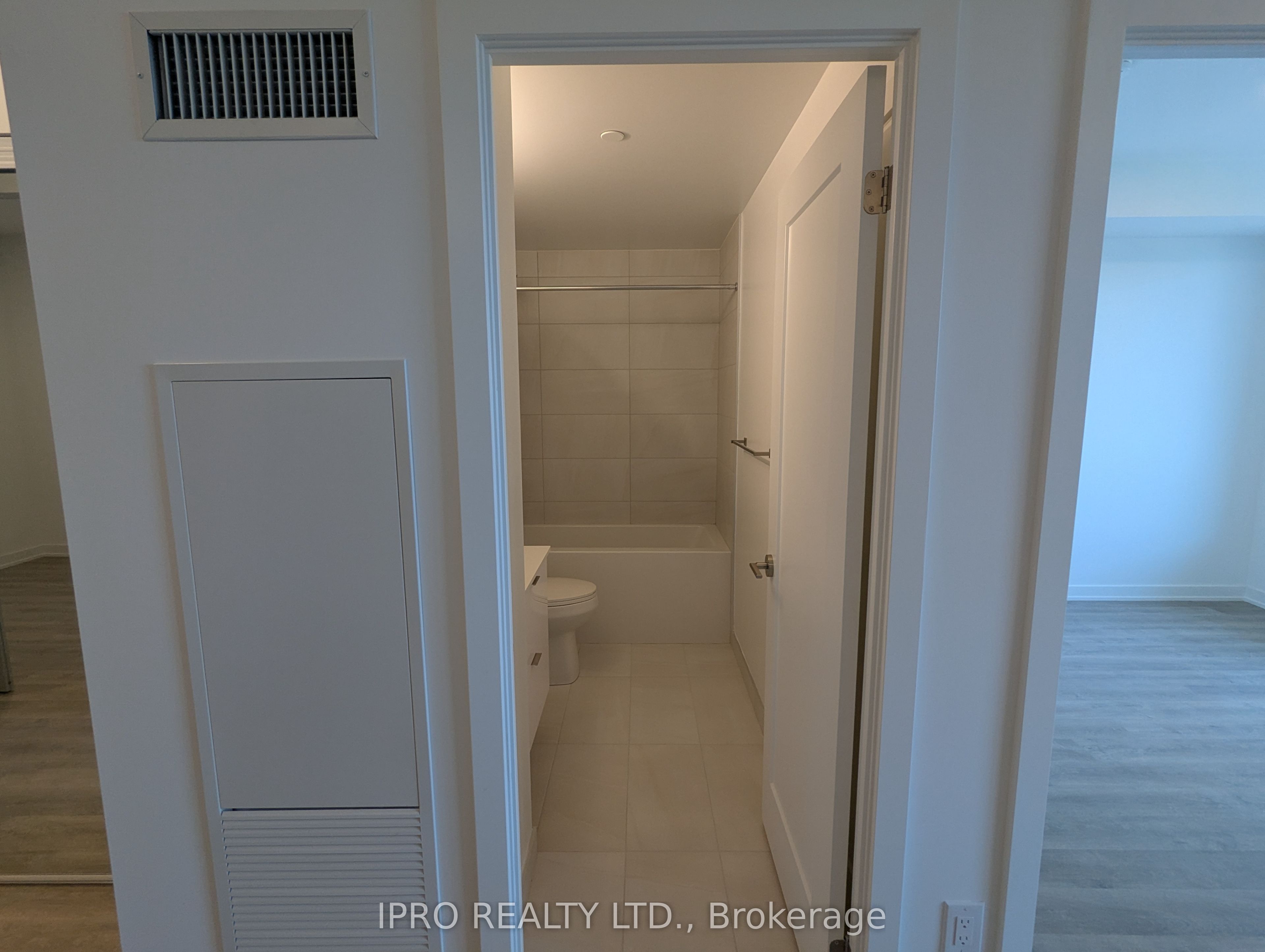 5105 Hurontario Street 706 Property Photo 16