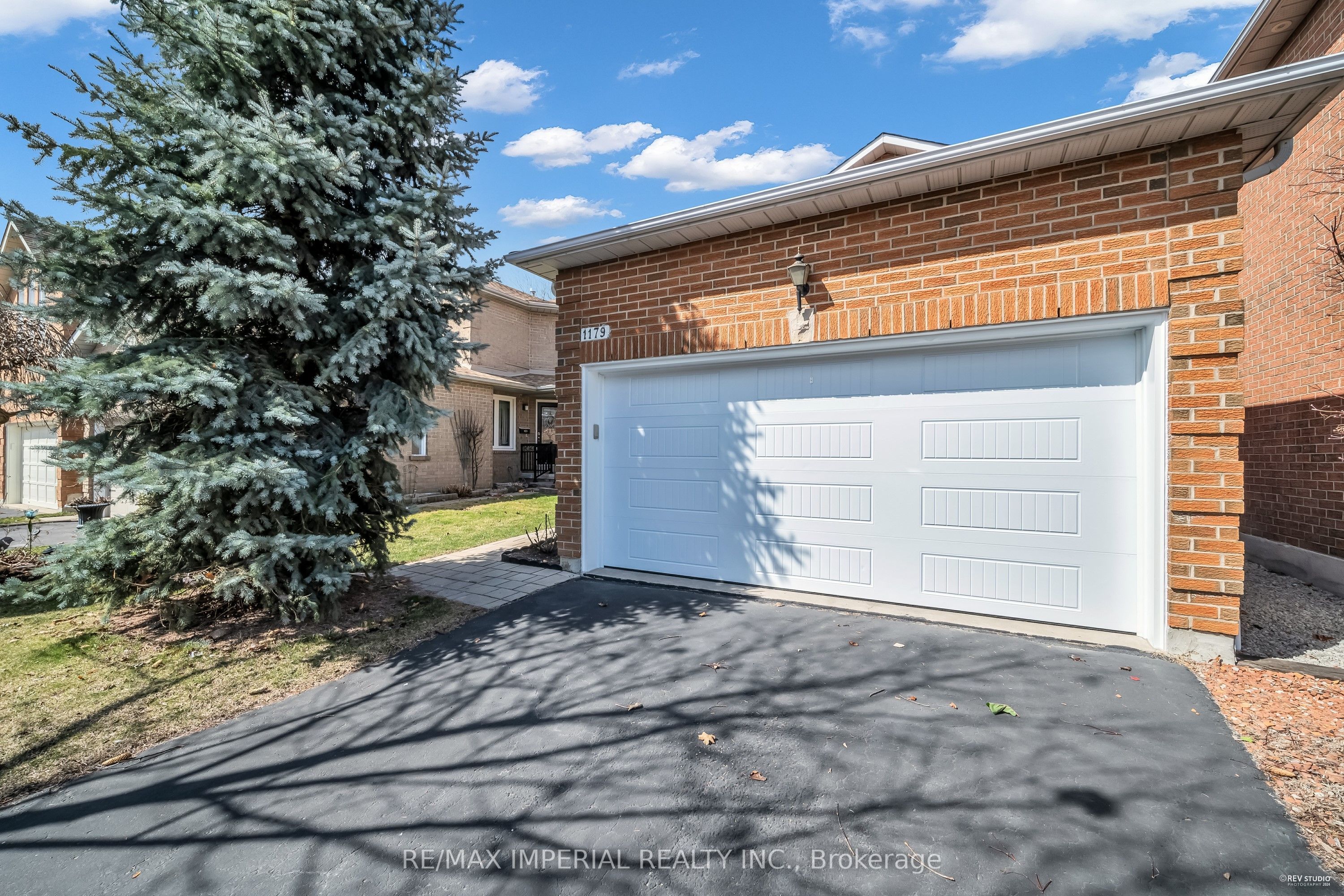 1179 Barleymow Street Property Photo 2
