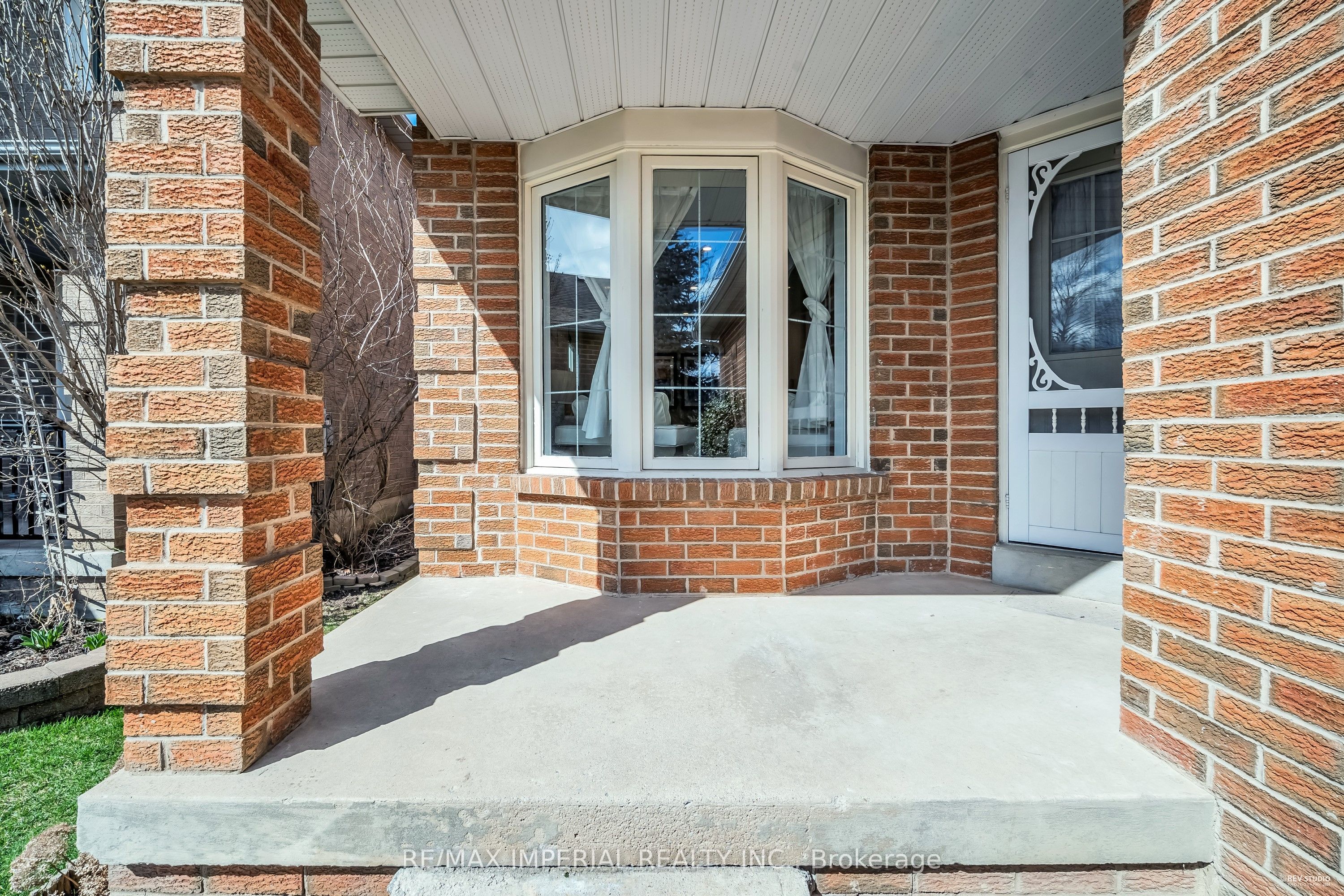 1179 Barleymow Street Property Photo 4