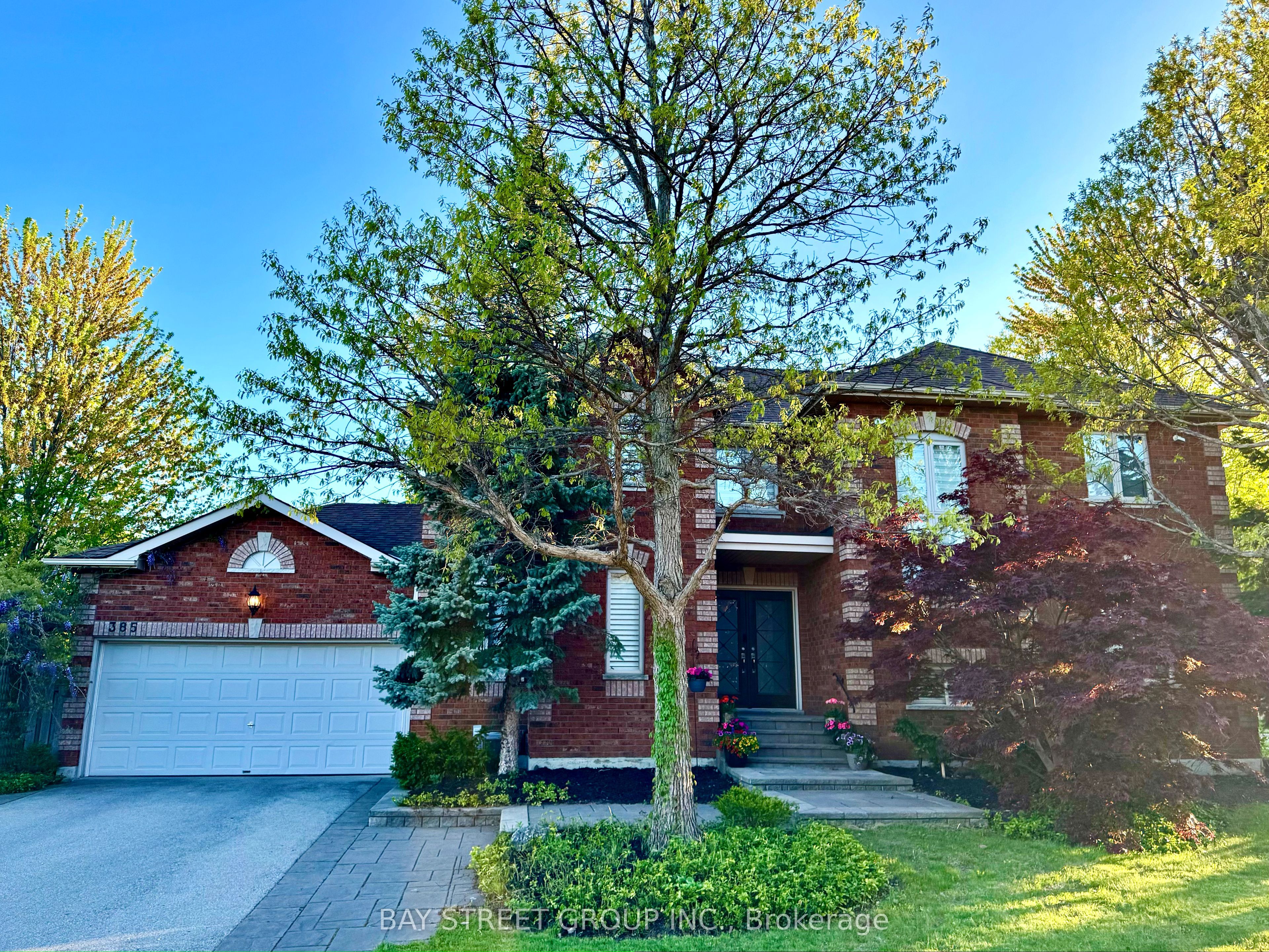 385 Ambleside Drive Property Photo 1
