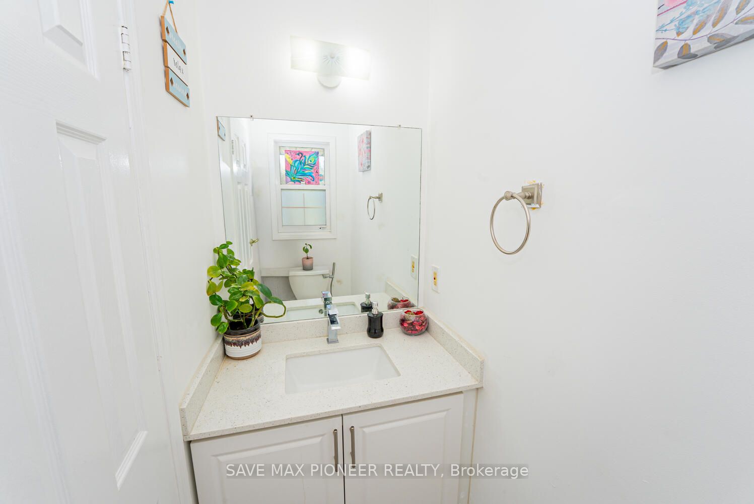 228 Lech Walesa Drive Property Photo 11