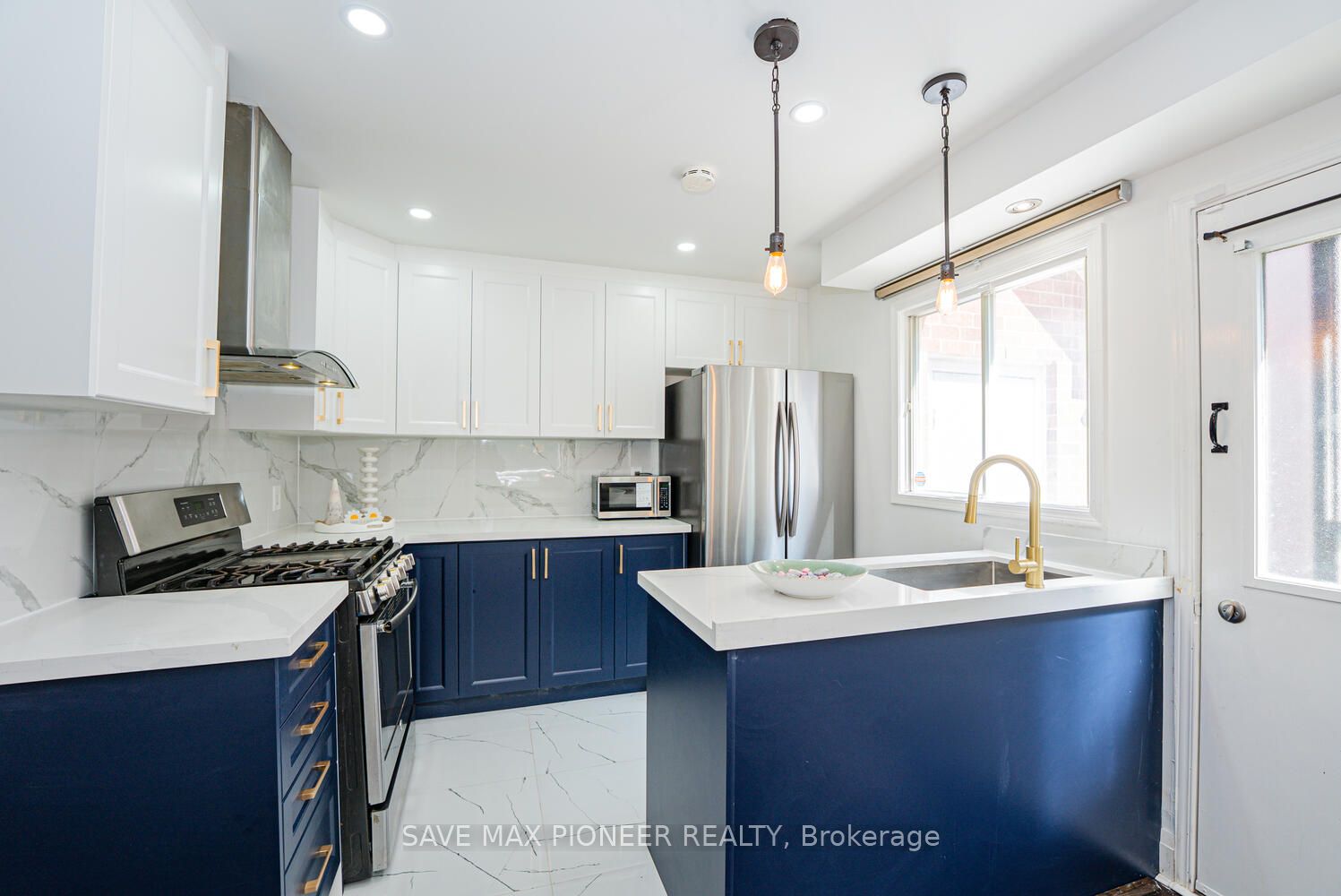 228 Lech Walesa Drive Property Photo 12