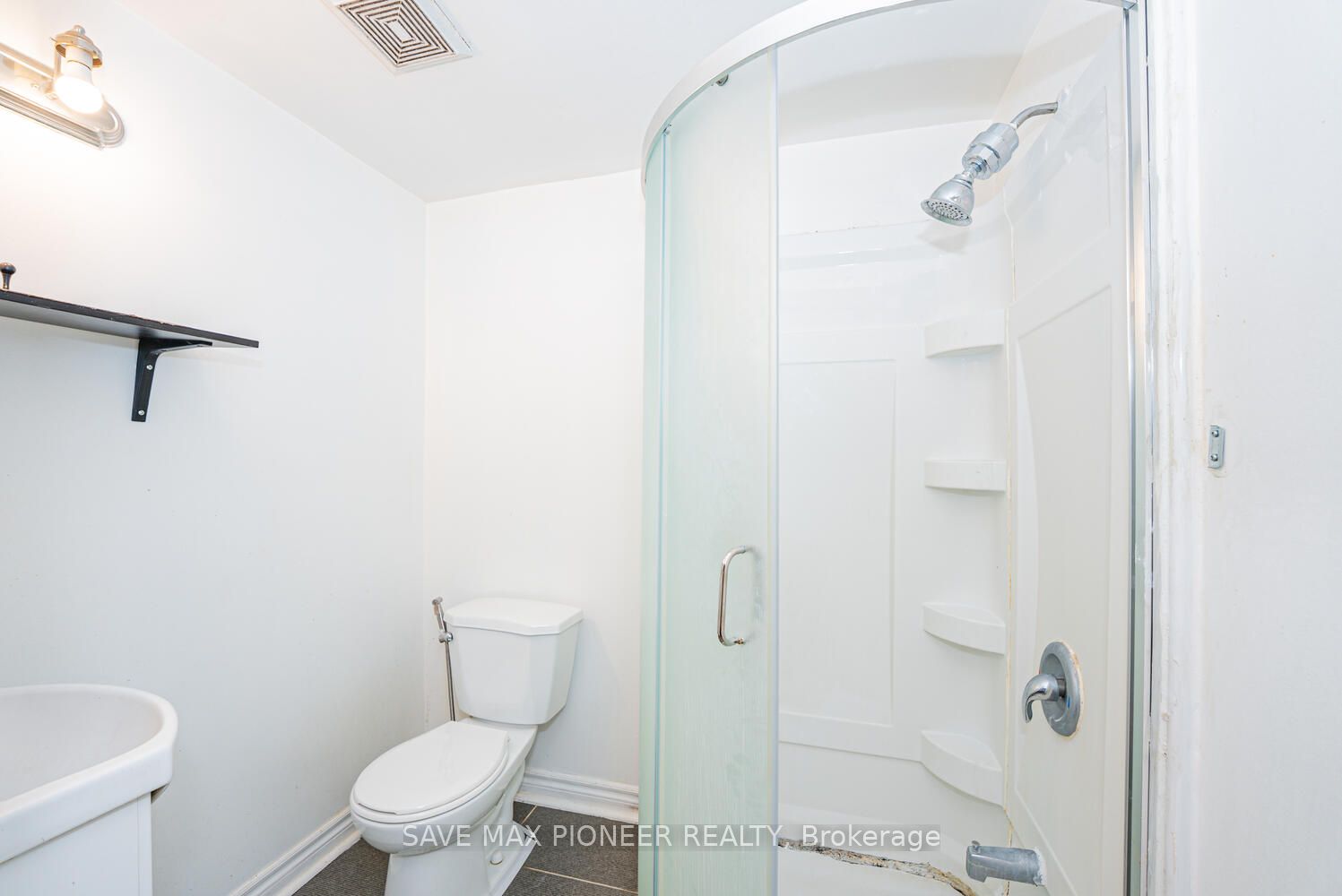 228 Lech Walesa Drive Property Photo 33