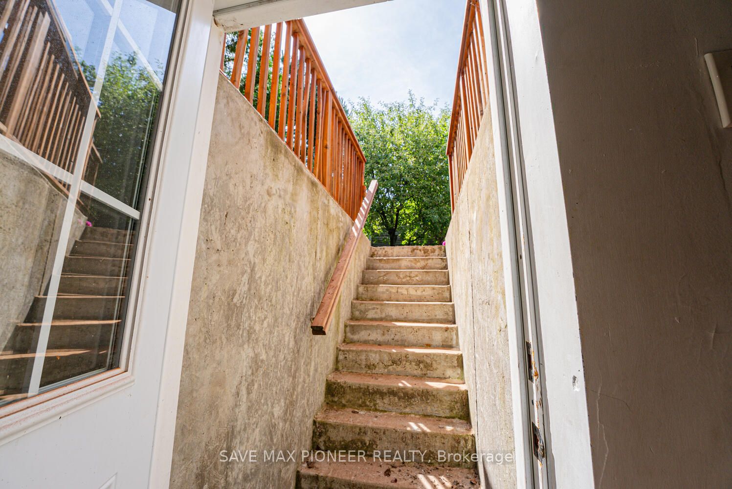 228 Lech Walesa Drive Property Photo 34