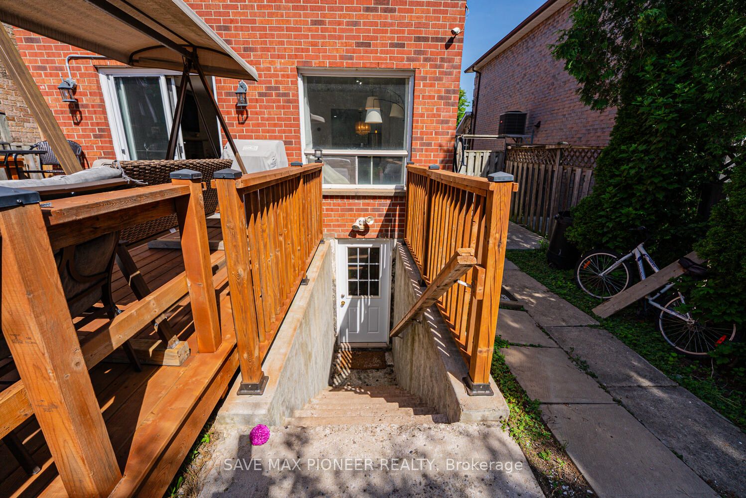 228 Lech Walesa Drive Property Photo 41