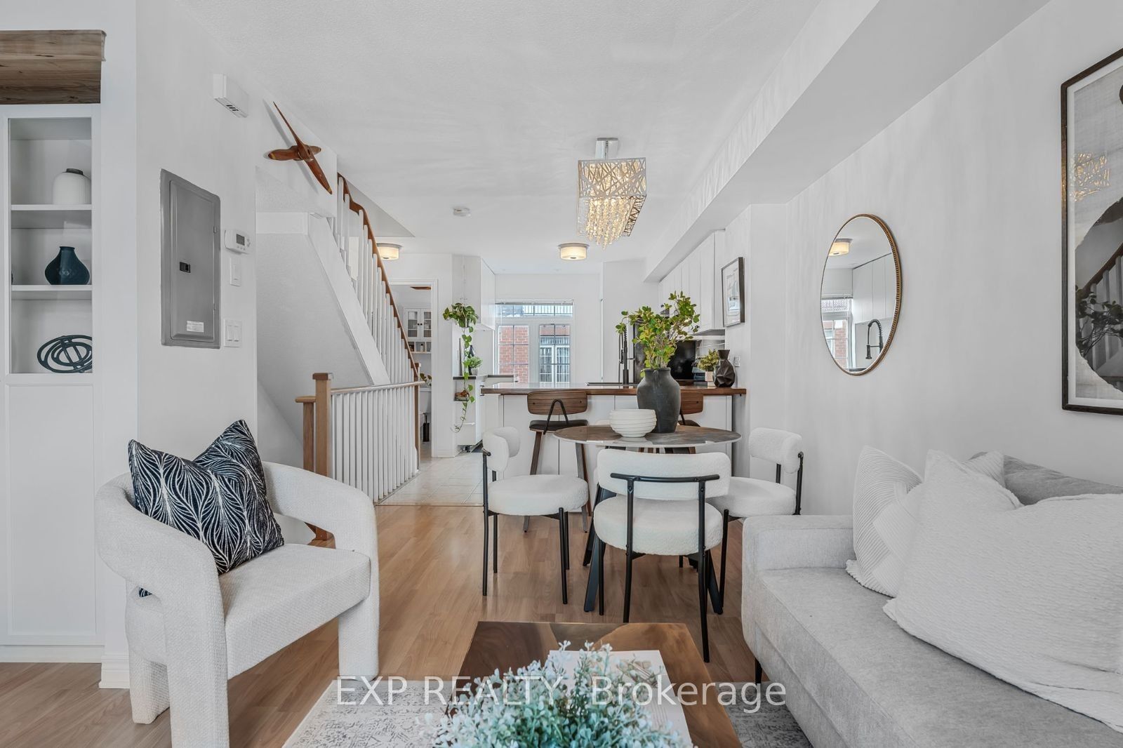 870 Jane Street 215 Property Photo 2