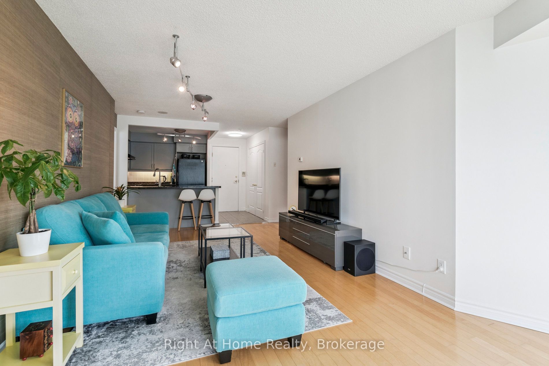 2111 Lake Shore Boulevard W 605 Property Photo 5