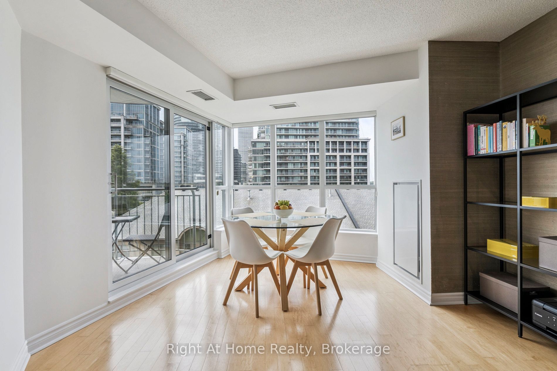 2111 Lake Shore Boulevard W 605 Property Photo 11