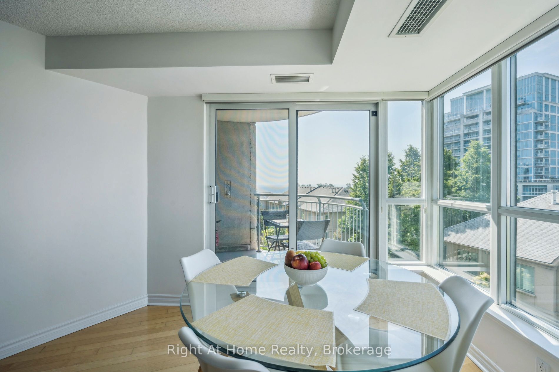 2111 Lake Shore Boulevard W 605 Property Photo 12