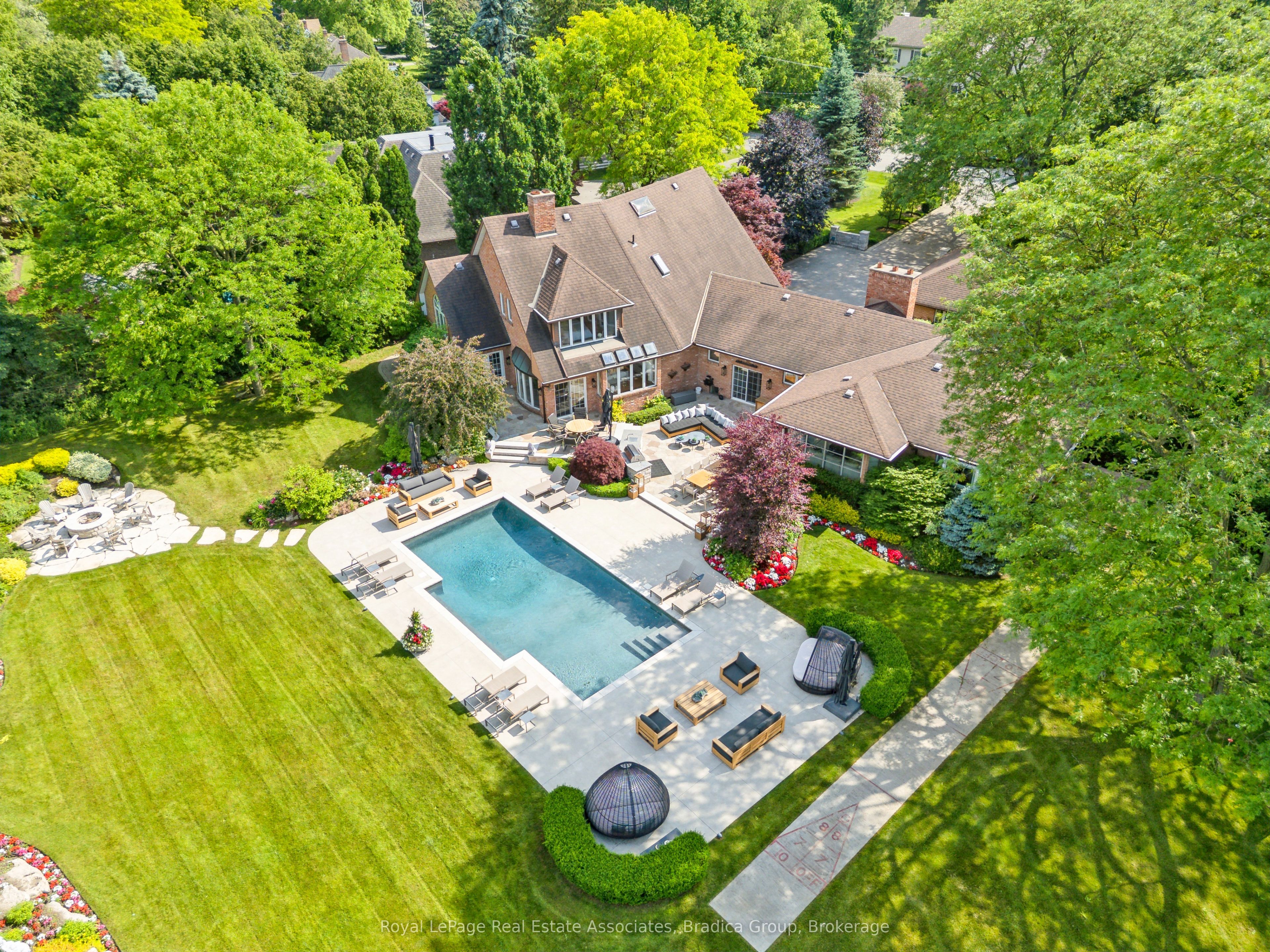 19 Lorraine Gardens Property Photo 1
