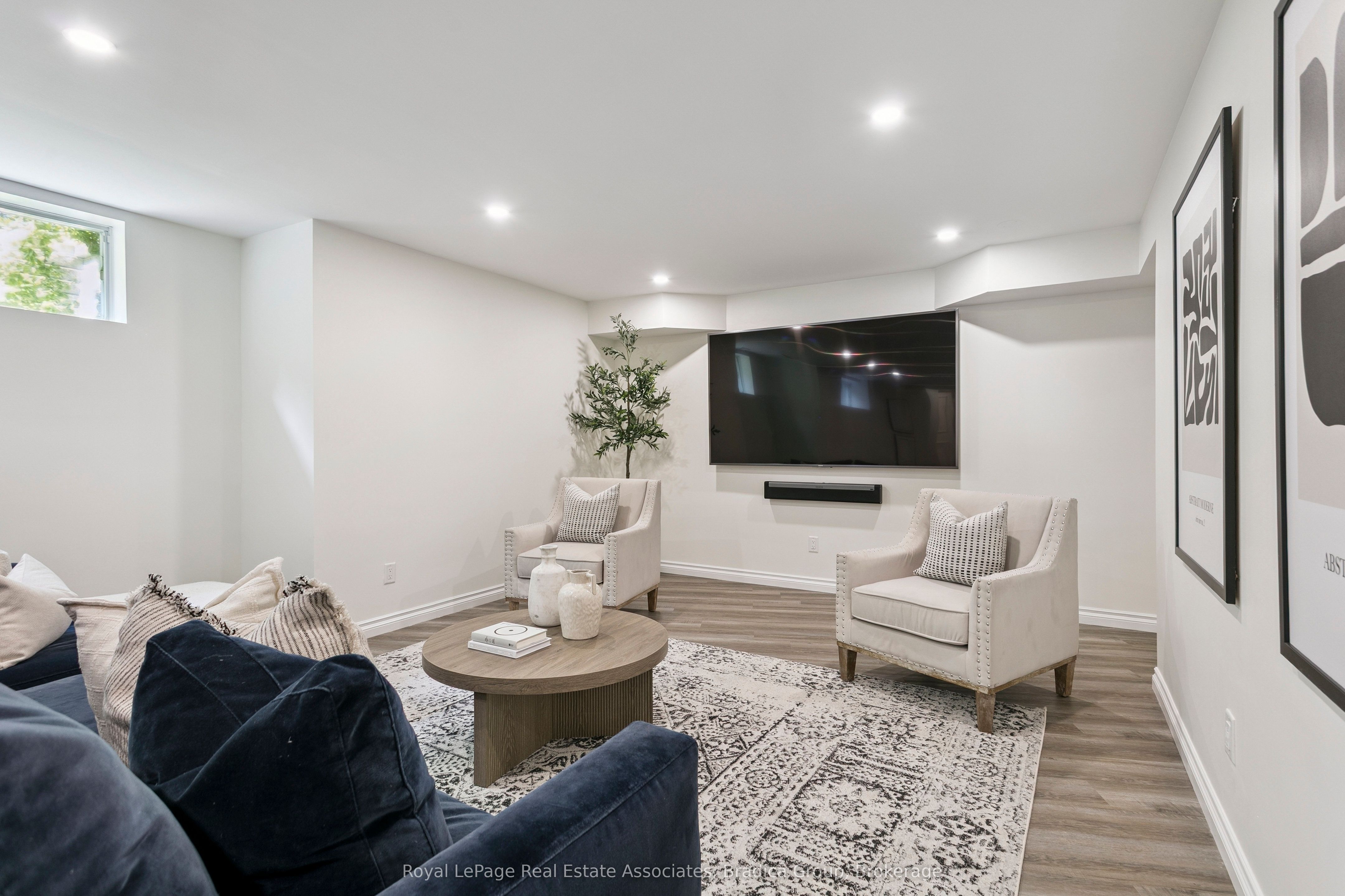 19 Lorraine Gardens Property Photo 32