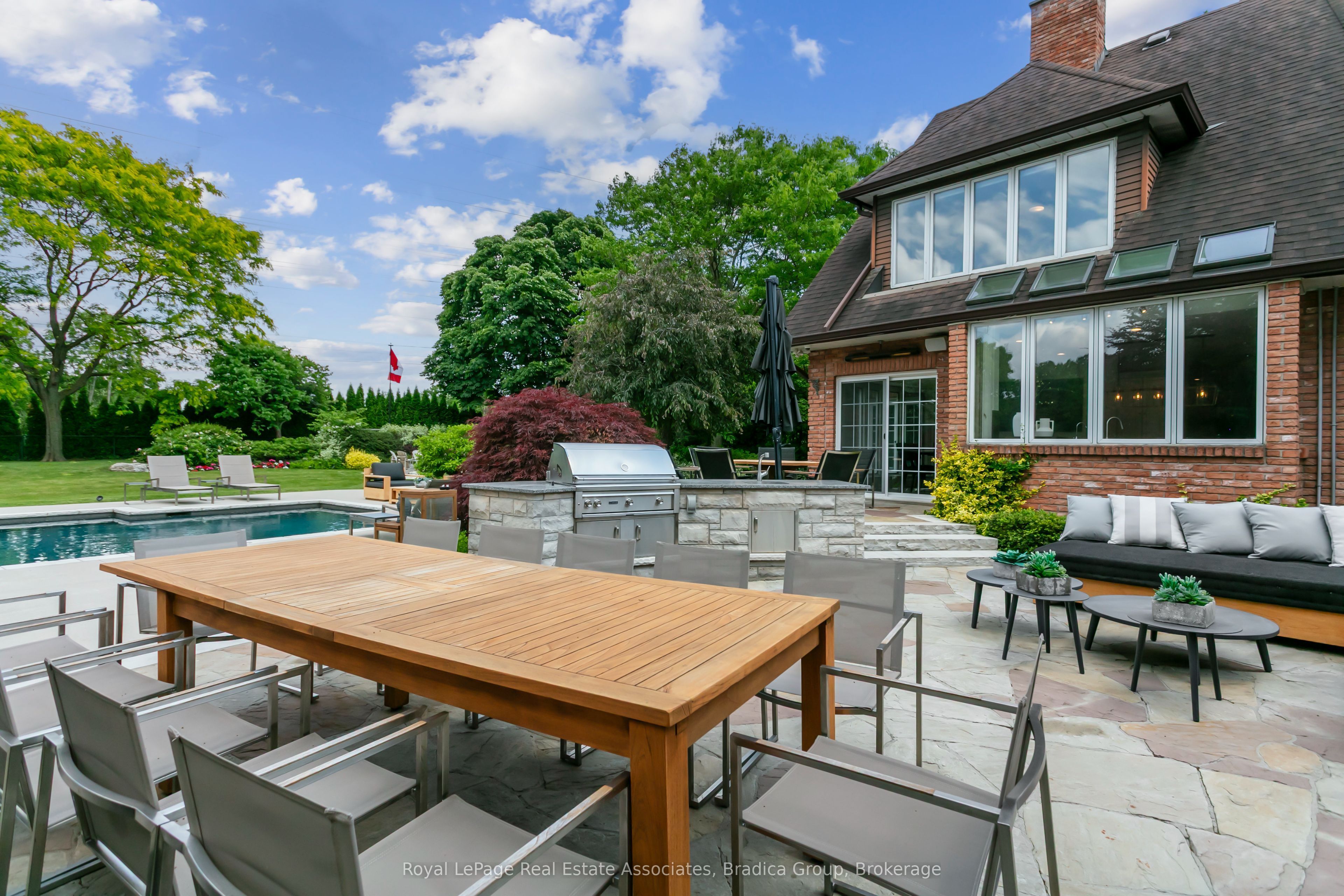 19 Lorraine Gardens Property Photo 40