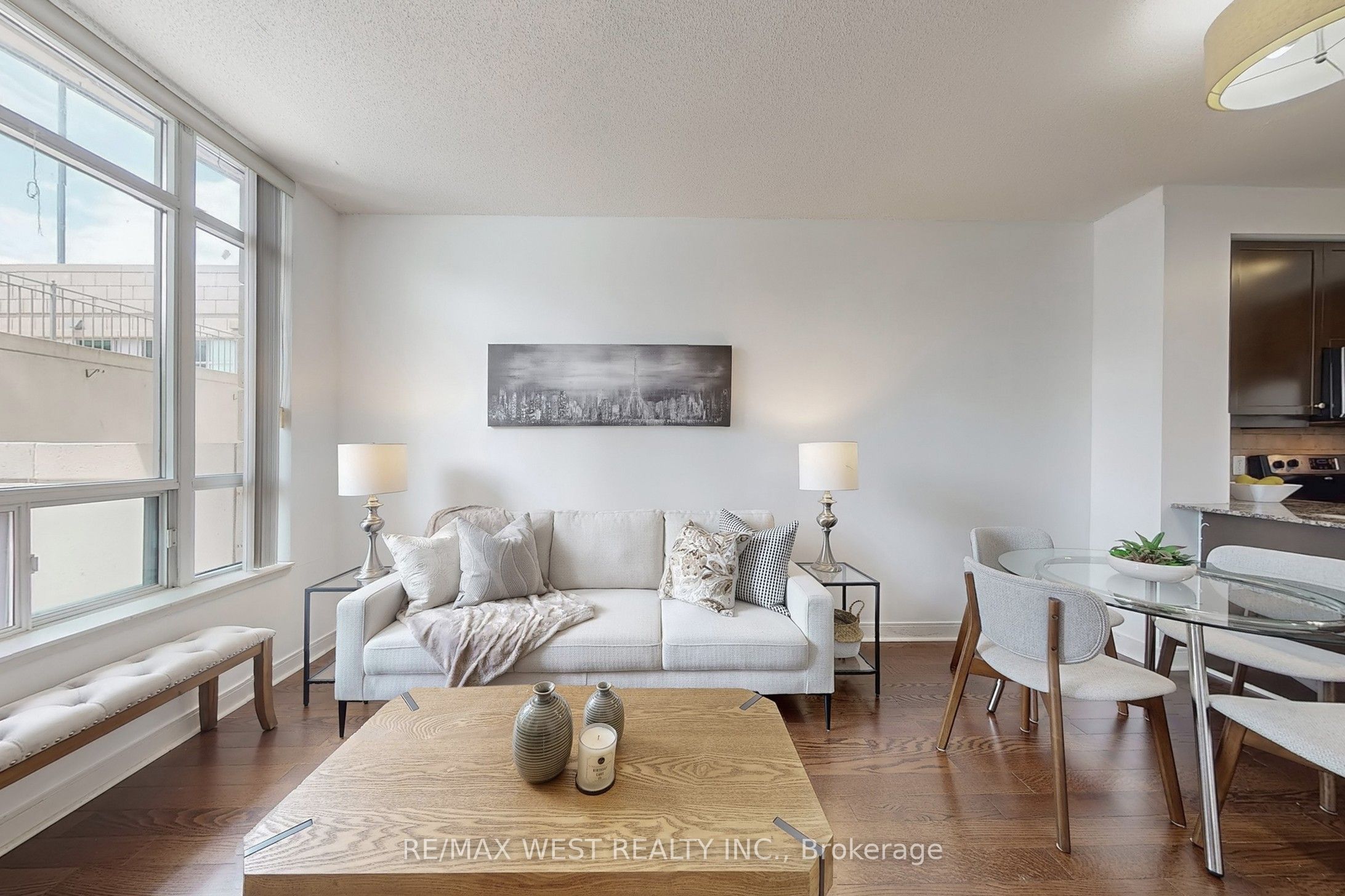 80 Absolute Avenue 206 Property Photo 2