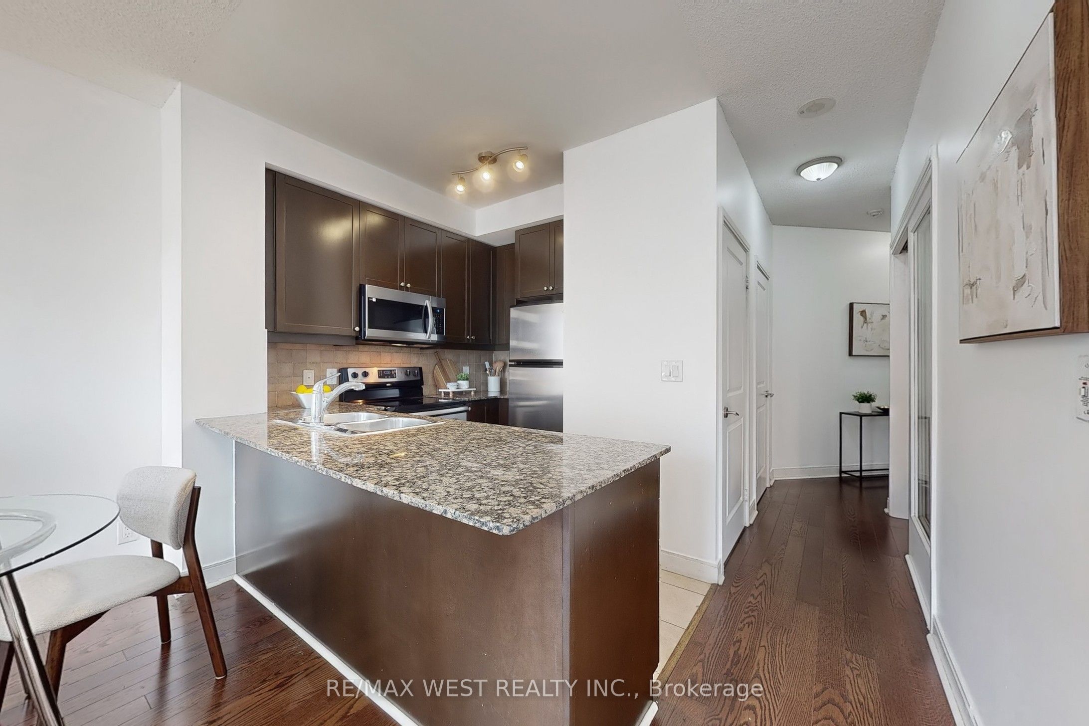 80 Absolute Avenue 206 Property Photo 3