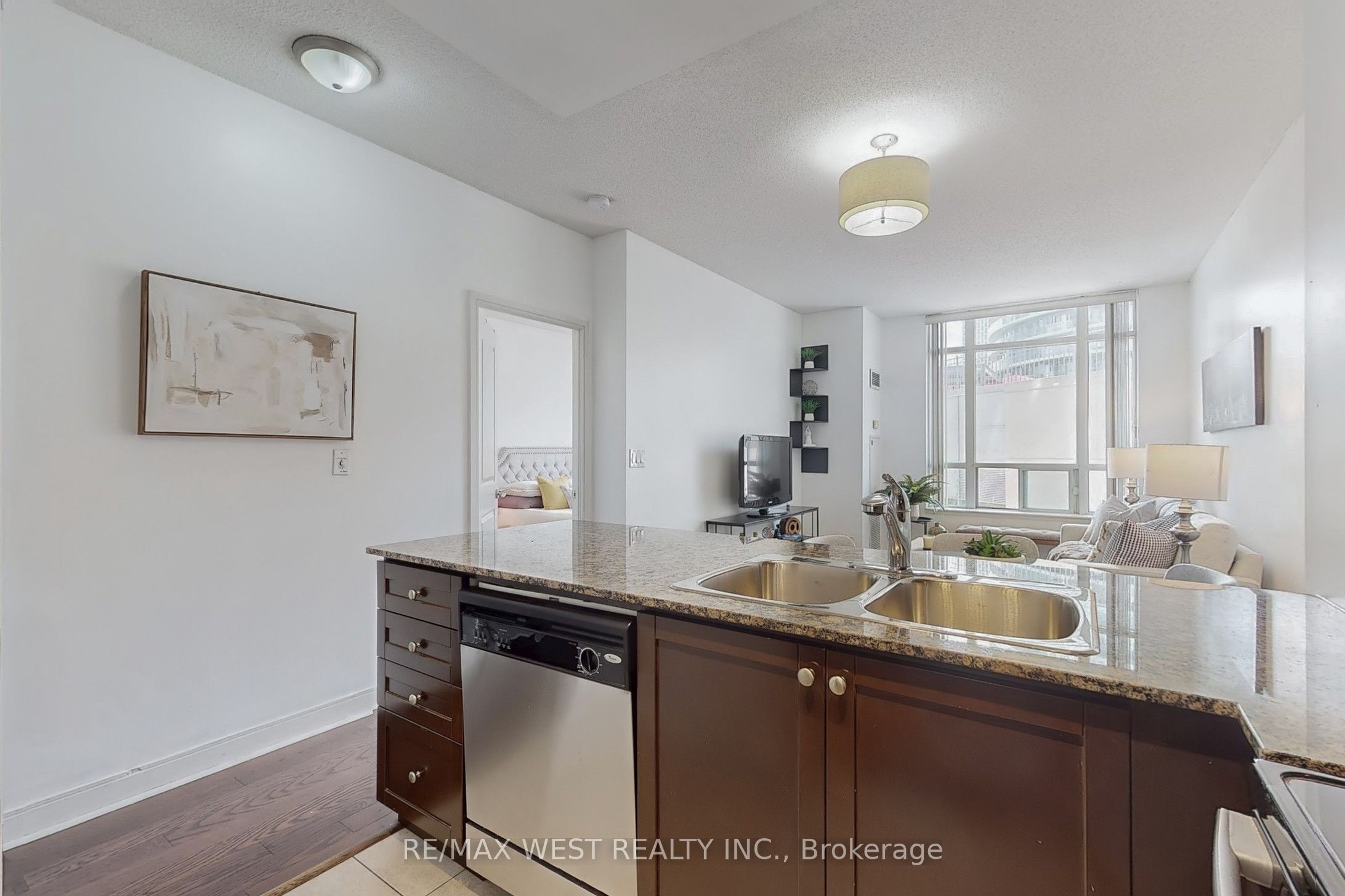 80 Absolute Avenue 206 Property Photo 5